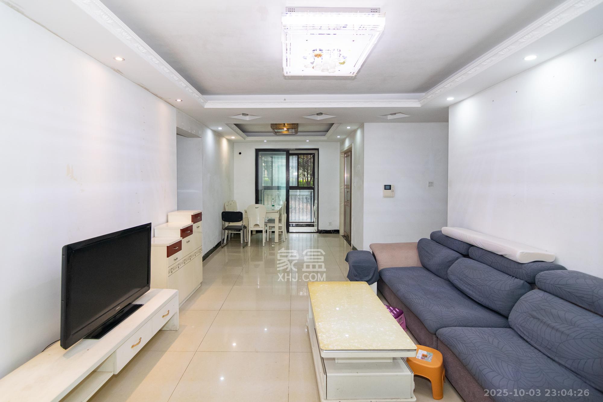 新城国际花都  3室2厅2卫    68.0万客厅