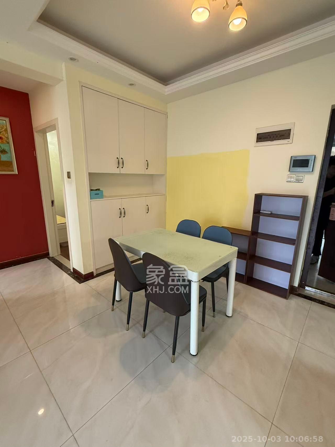 世茂外滩里(世茂铂翠湾三期) 3室2厅1卫 2800.0元/月 世茂外滩里(世茂铂翠湾三期) 3室2厅1卫 2800.0元/月室内图