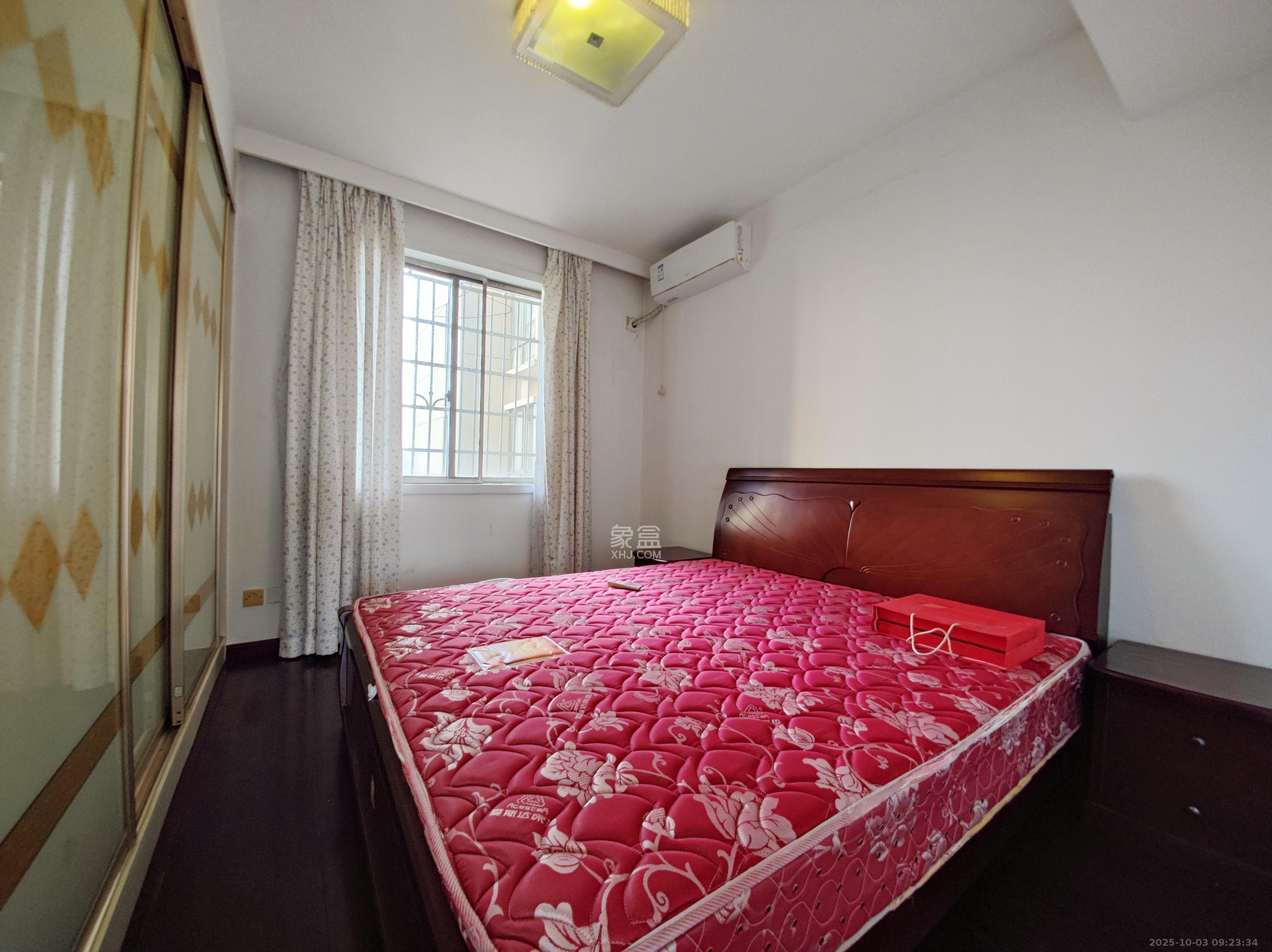 金色比华利 1室2厅1卫 2300.0元/月 金色比华利 1室2厅1卫 2300.0元/月室内图