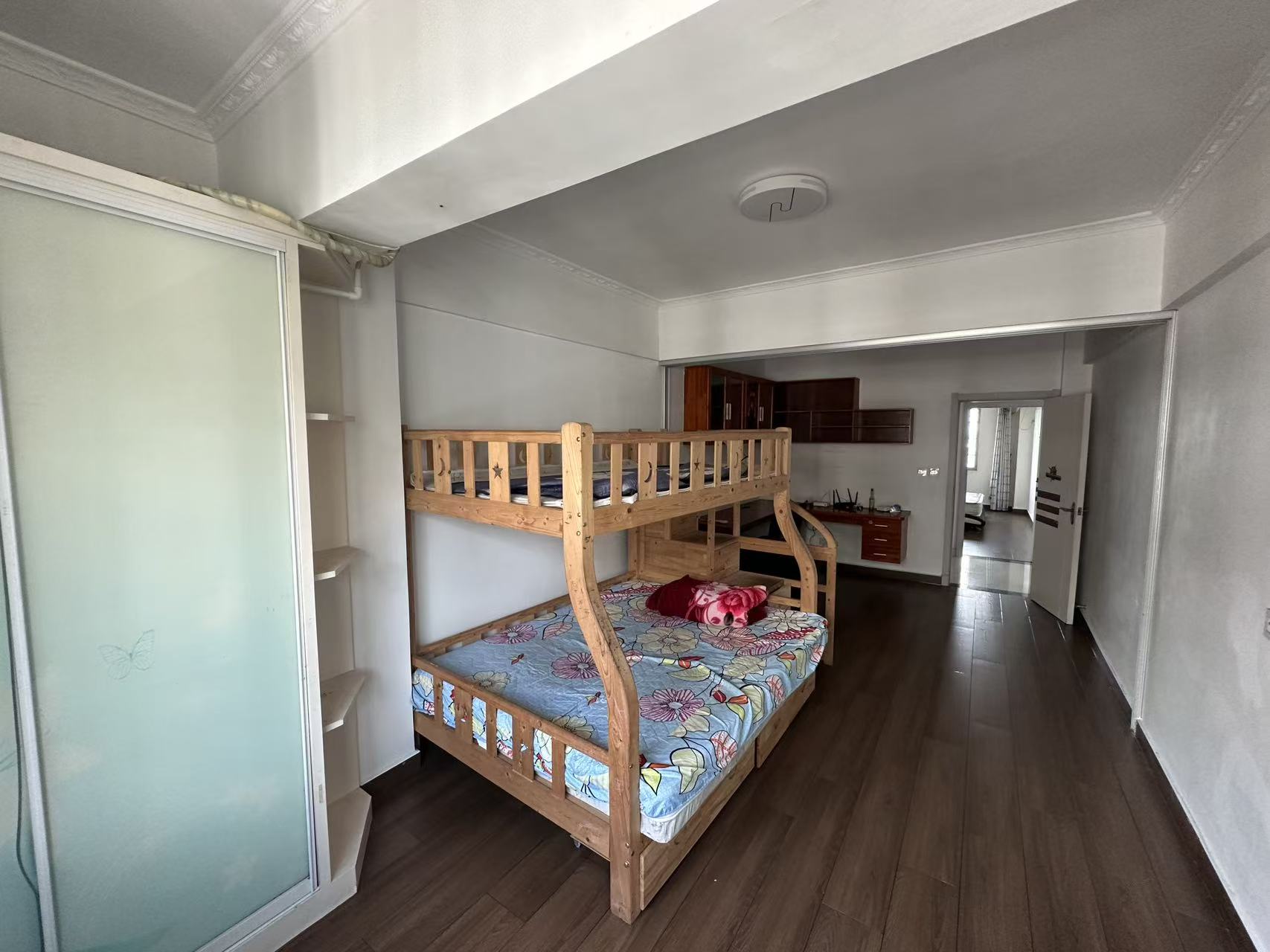 天龙湾小区 3室2厅2卫 2600.0元/月 天龙湾小区 3室2厅2卫 2600.0元/月室内图