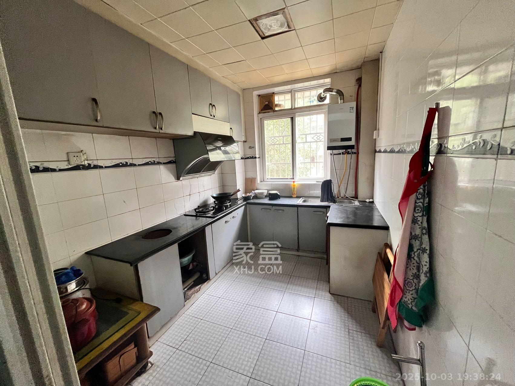 红星农博住宅小区（佳英农博小区）  3室2厅2卫    2200.0元/月室内图