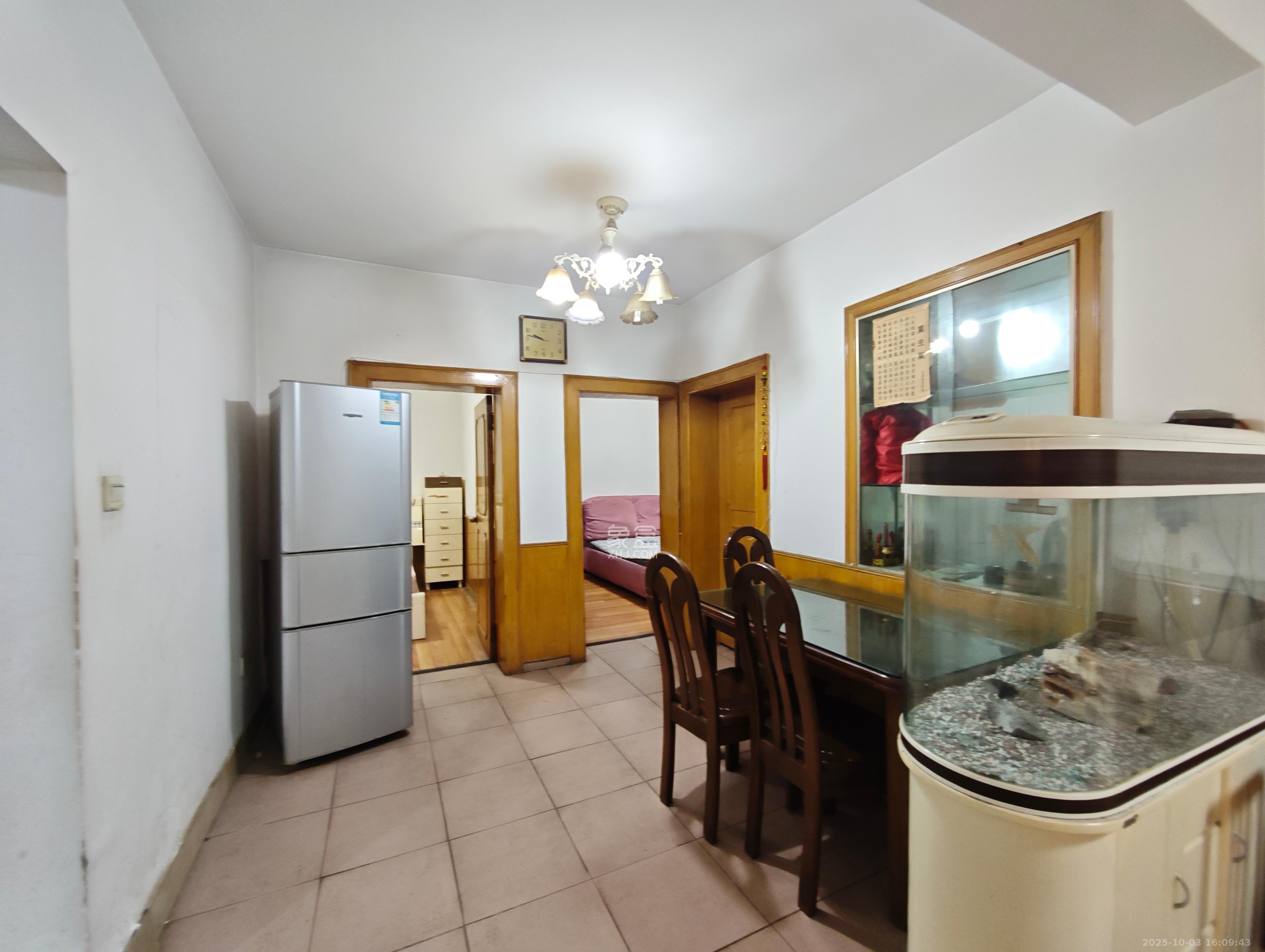 群芳园 2室2厅1卫 1800.0元/月 群芳园 2室2厅1卫 1800.0元/月室内图