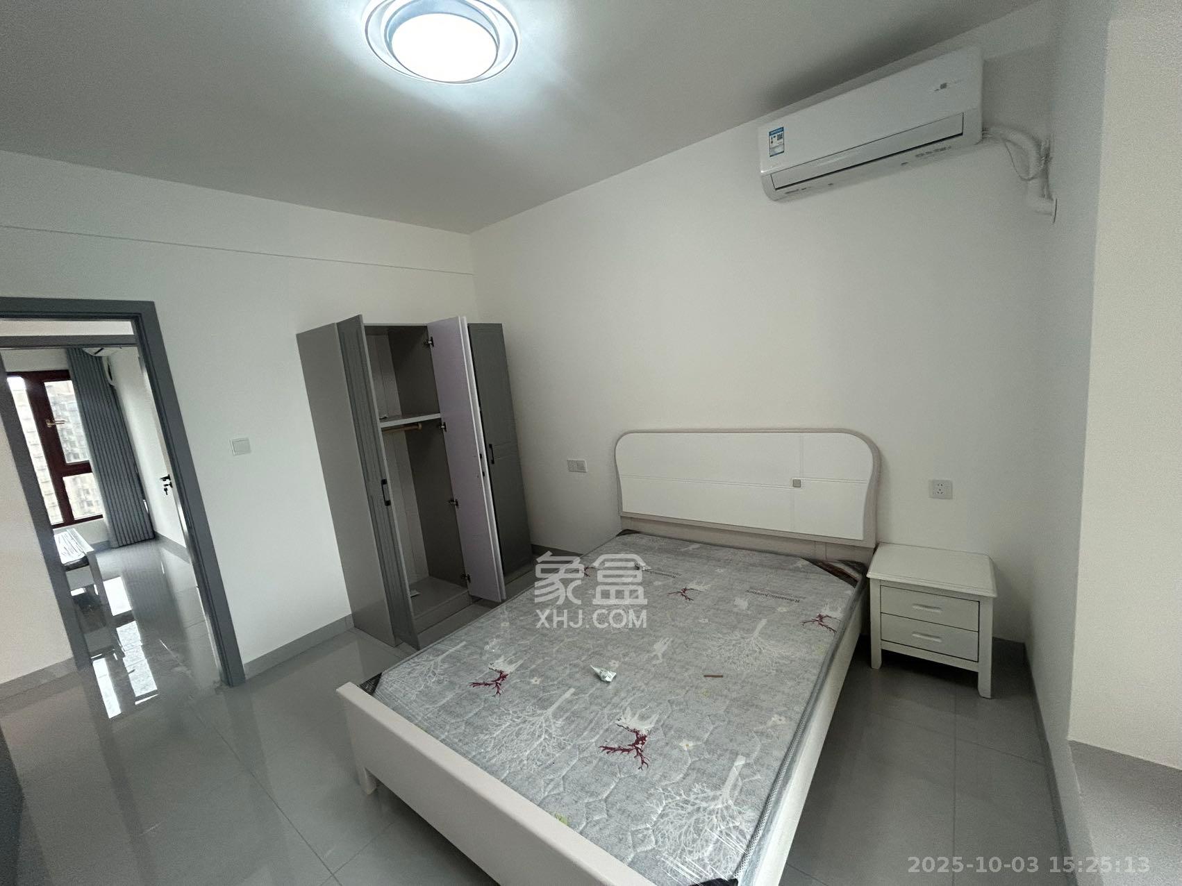 天麓尚层  4室2厅2卫    2800.0元/月室内图