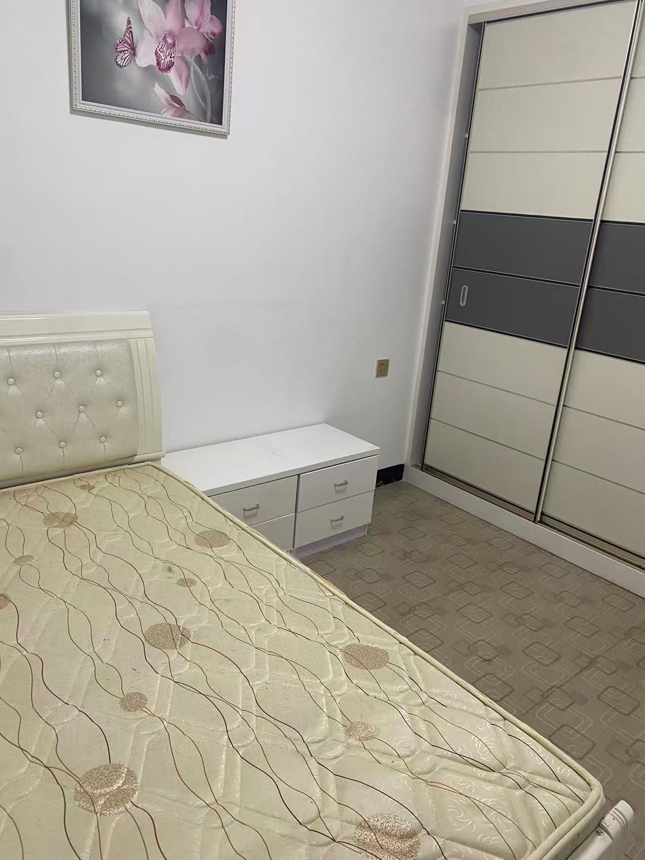 东城国际  3室2厅1卫    1800.0元/月室内图