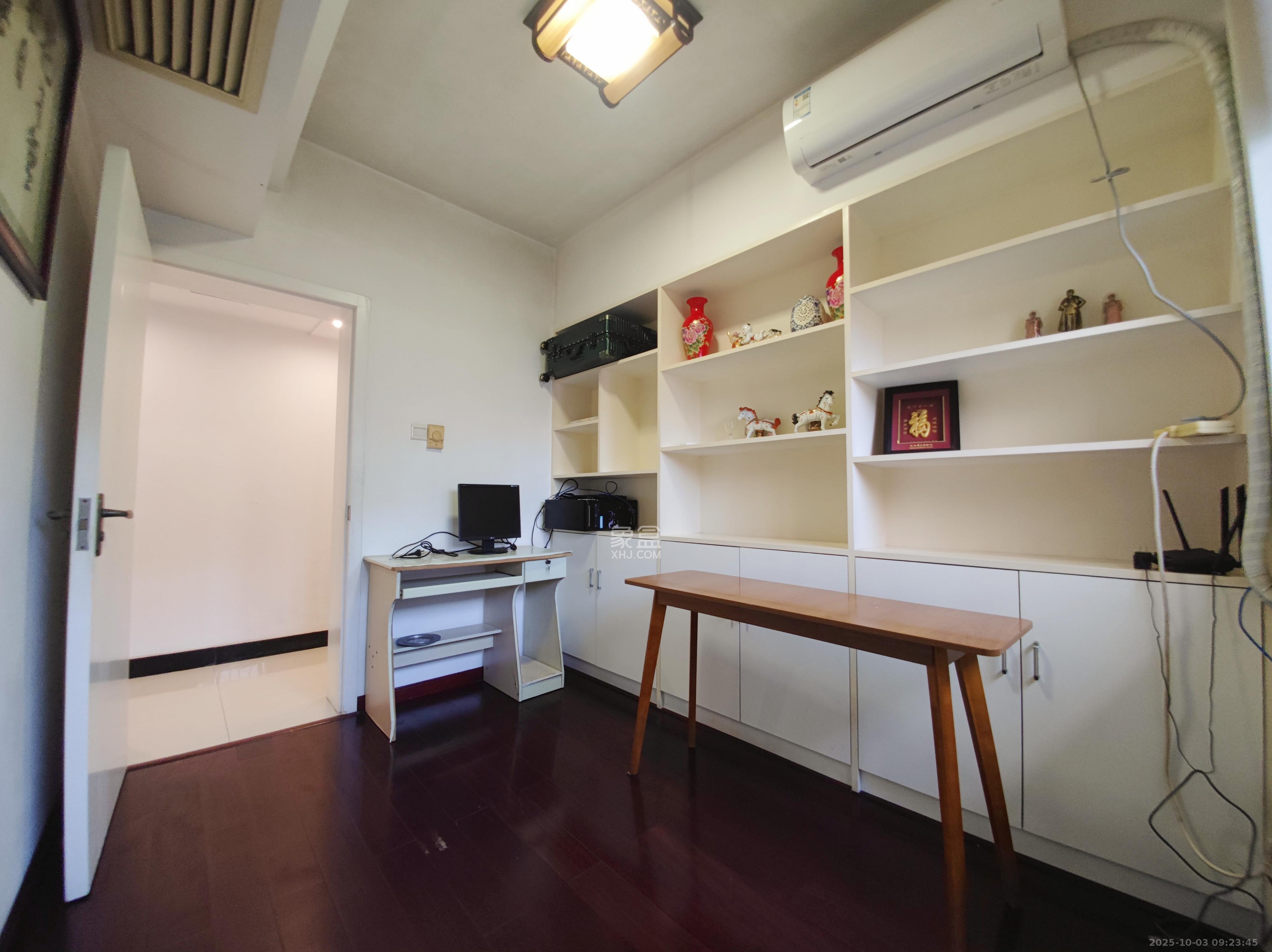 金色比华利 1室2厅1卫 2300.0元/月 金色比华利 1室2厅1卫 2300.0元/月室内图