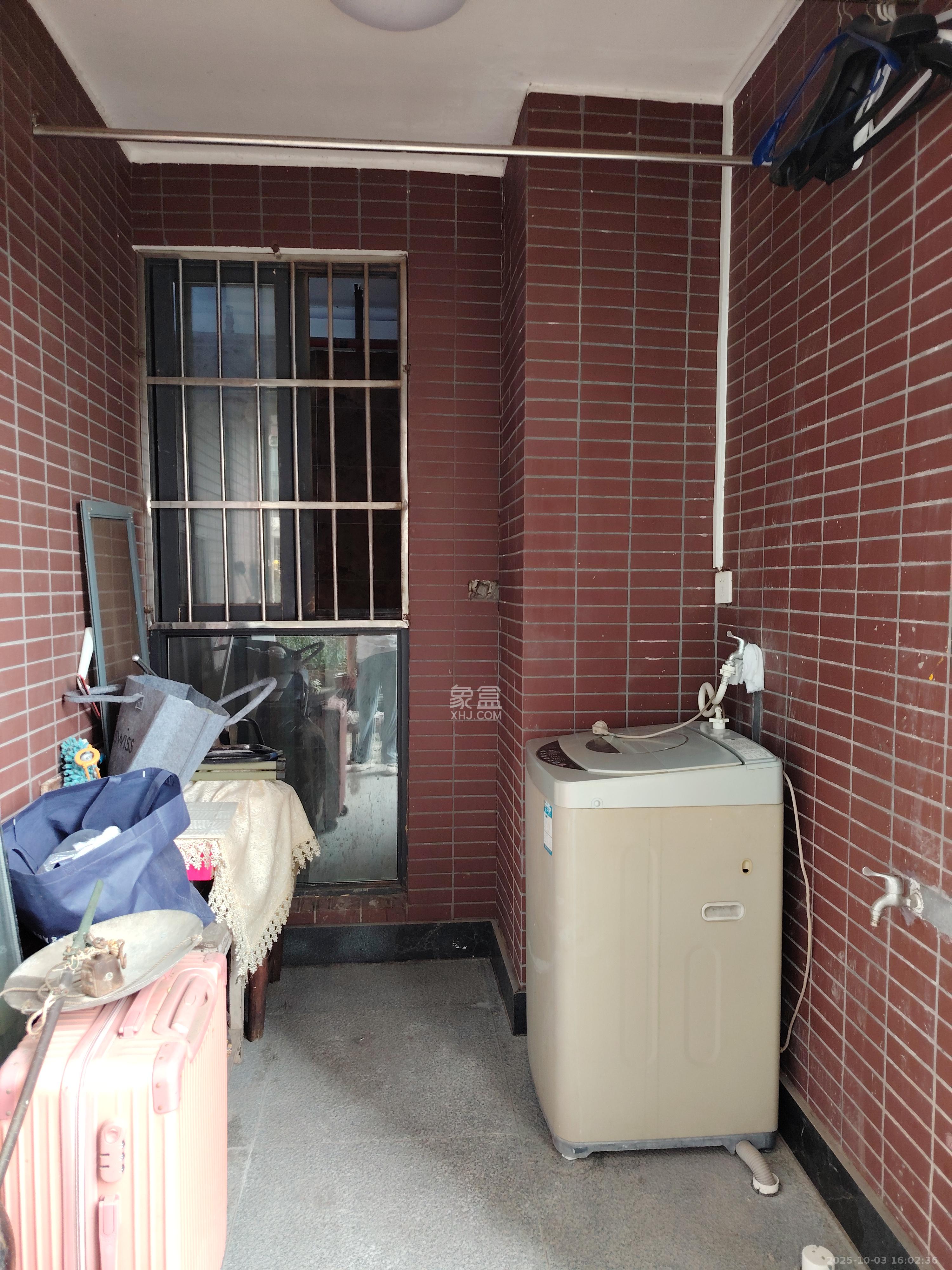 中江佳境天成  1室2厅1卫    2400.0元/月室内图