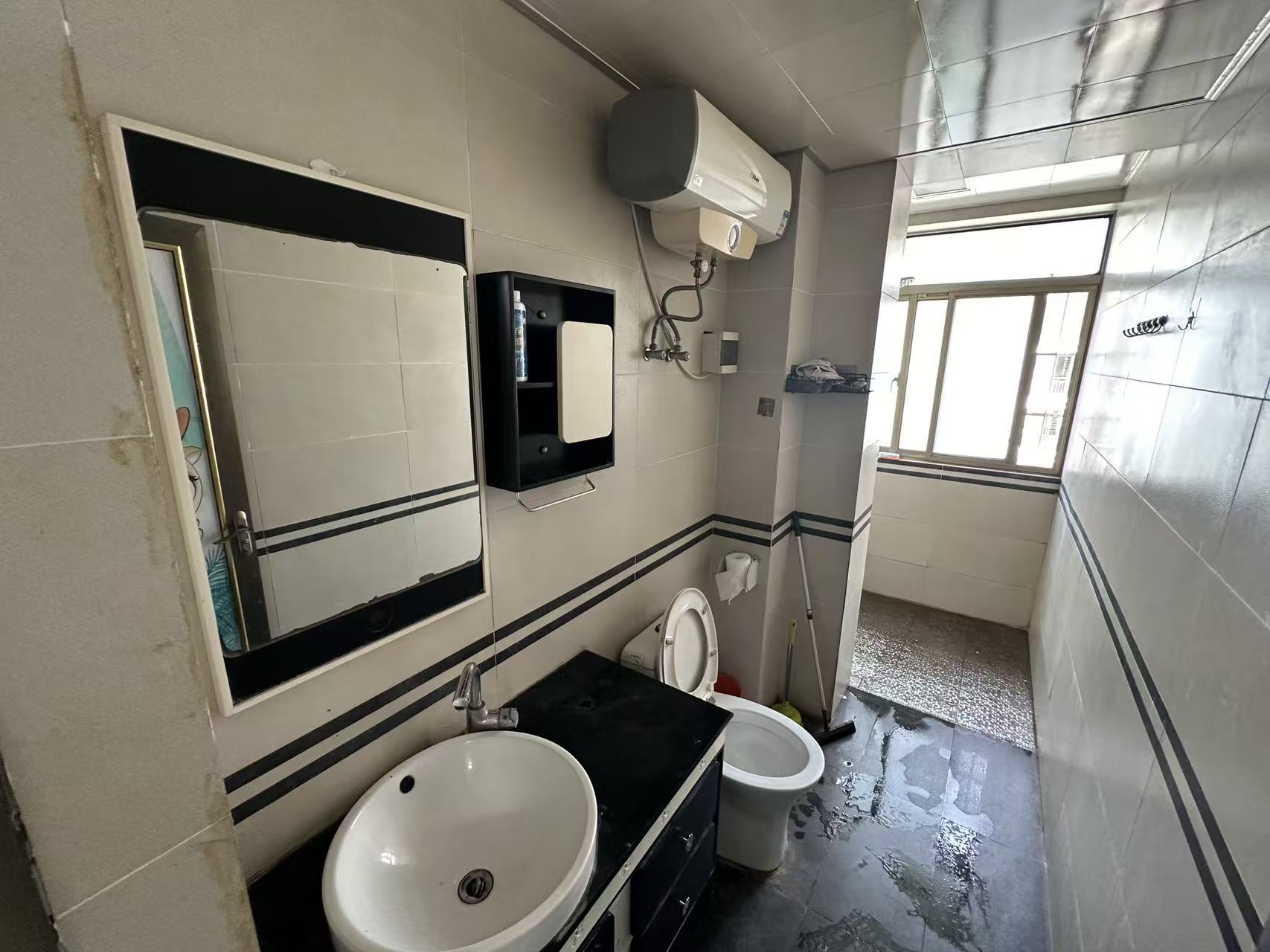 天龙湾小区 3室2厅2卫 2600.0元/月 天龙湾小区 3室2厅2卫 2600.0元/月室内图