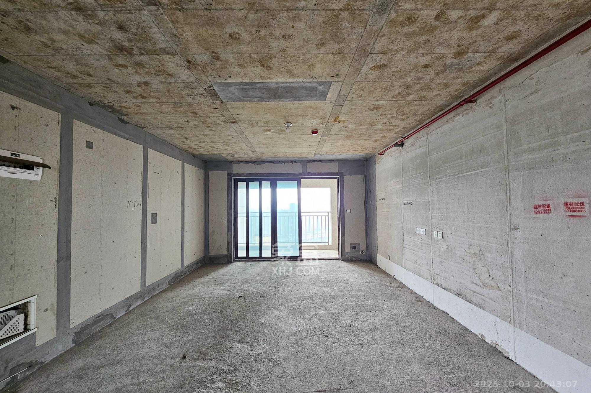 阳光城尚东湾凌云府  4室2厅2卫    130.0万客厅