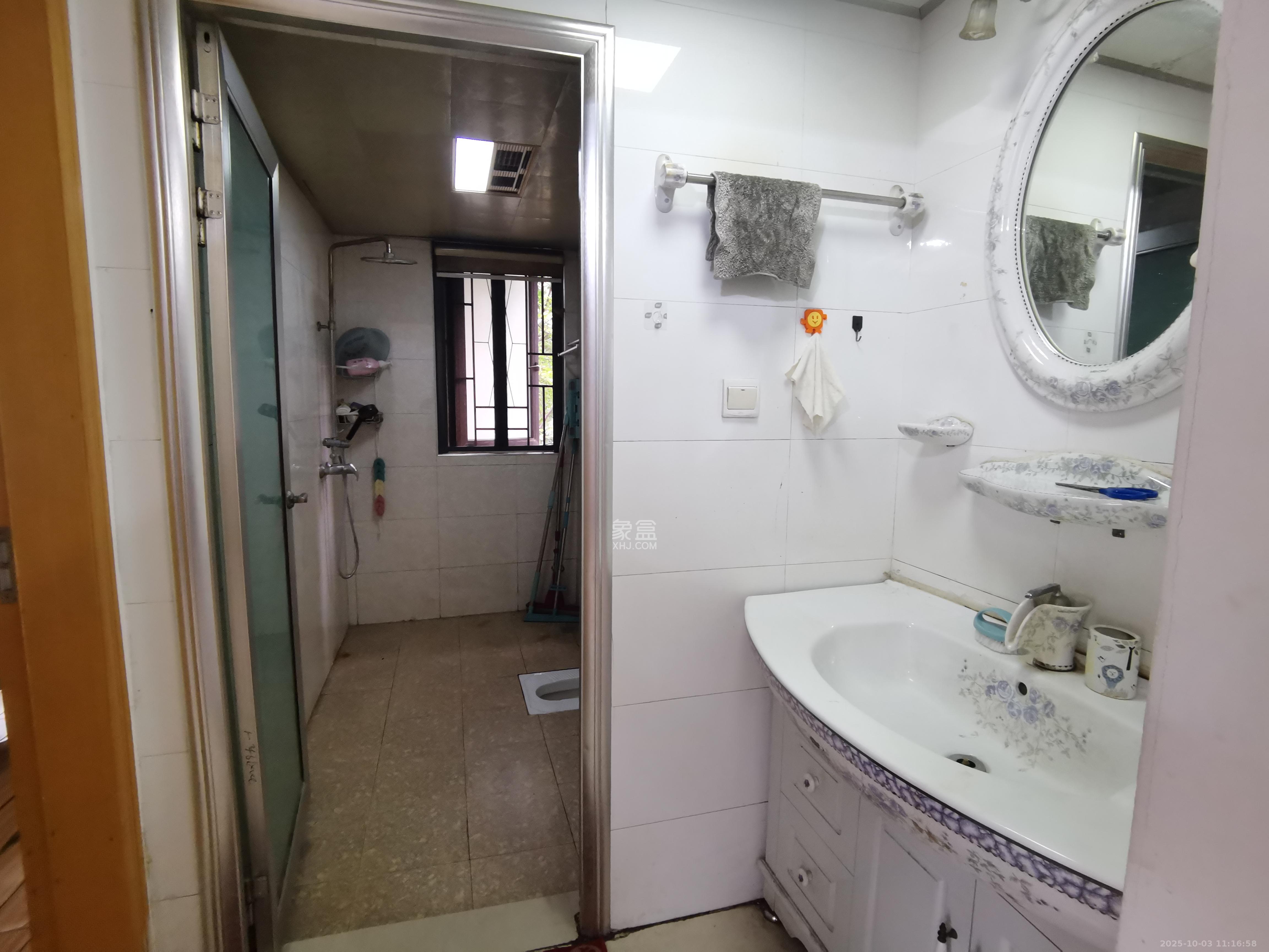 三一街区  4室2厅2卫    2200.0元/月室内图