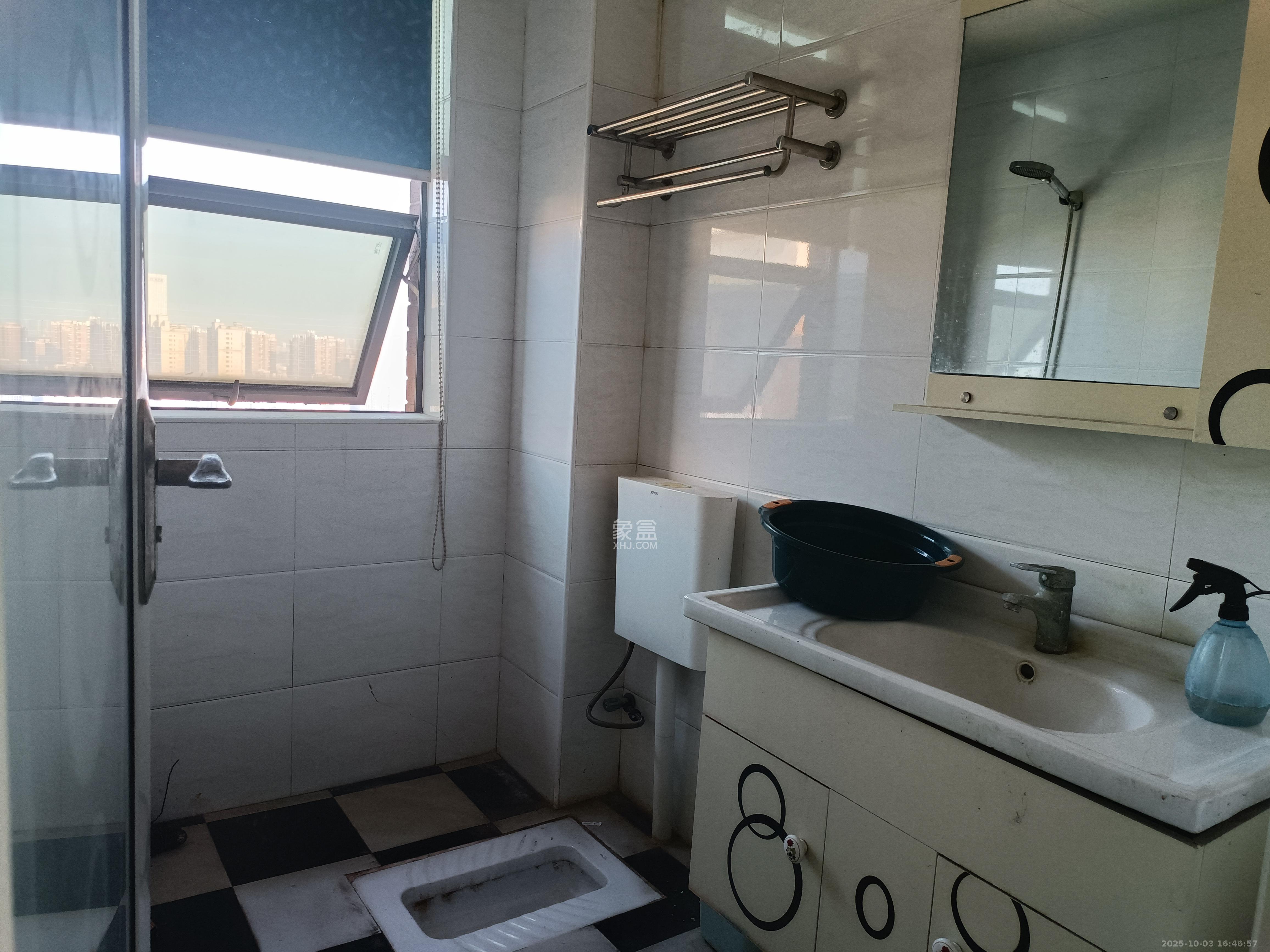 尚城  1室2厅1卫    1800.0元/月室内图