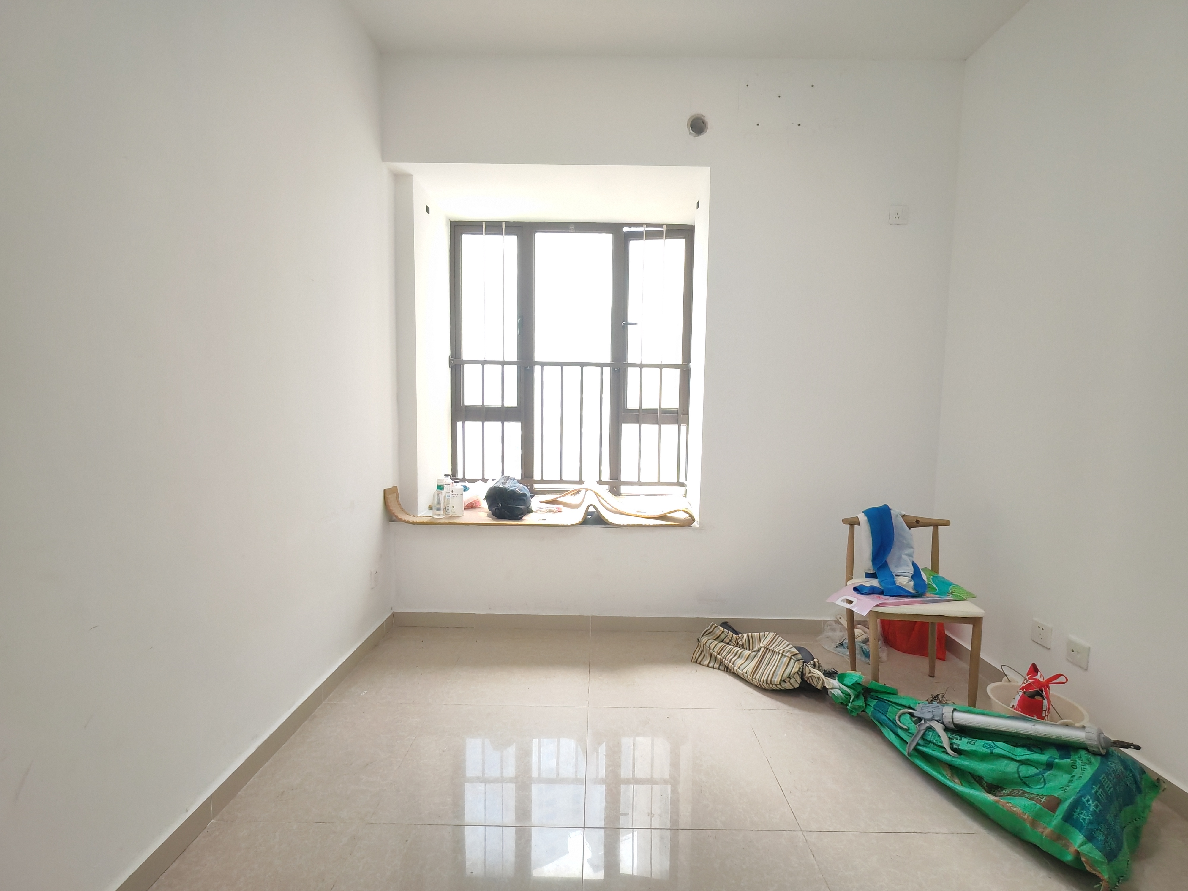 中交怡湖雅苑 4室2厅2卫 3200.0元/月 中交怡湖雅苑 4室2厅2卫 3200.0元/月室内图