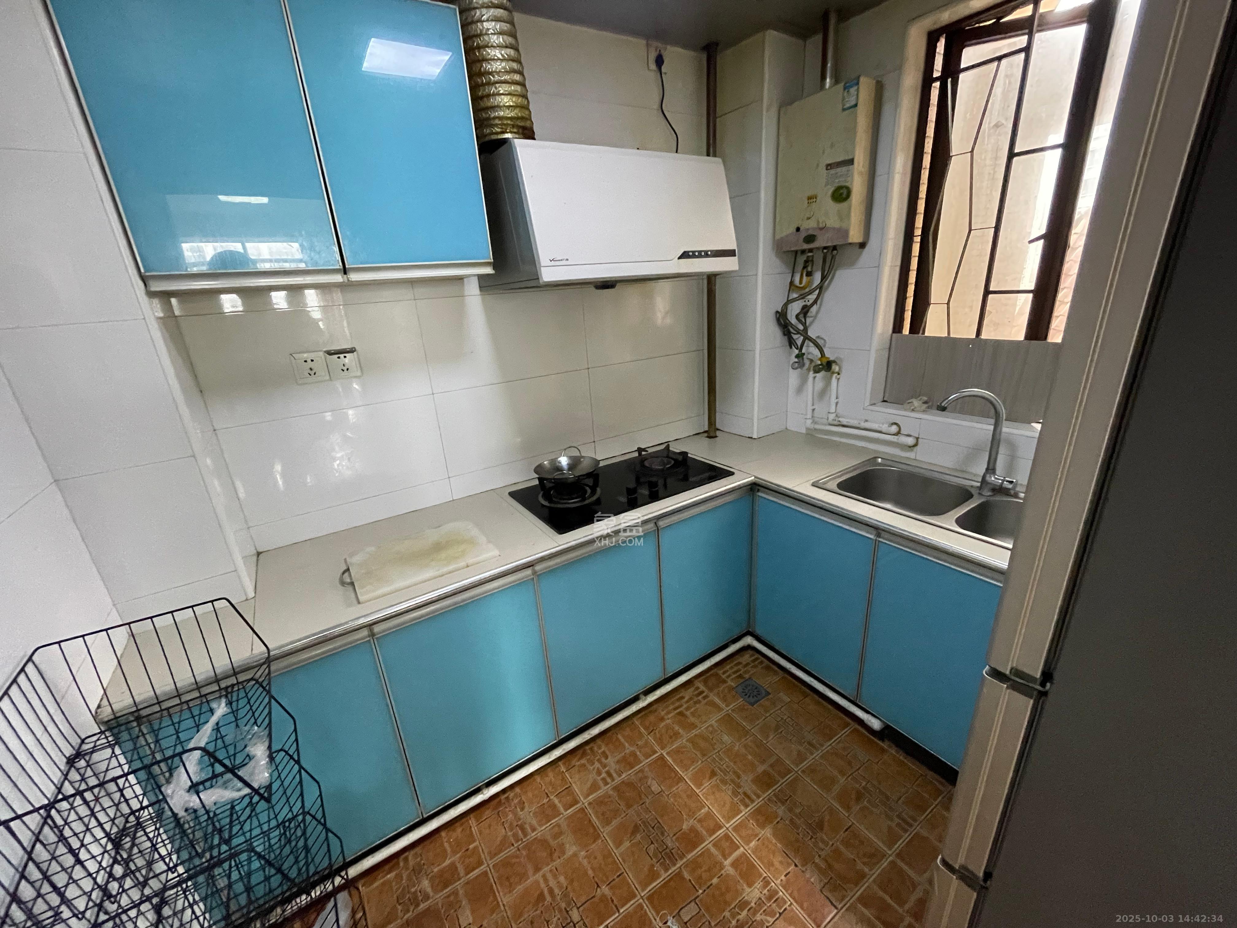 高信向日葵 3室2厅2卫 2500.0元/月 高信向日葵 3室2厅2卫 2500.0元/月室内图