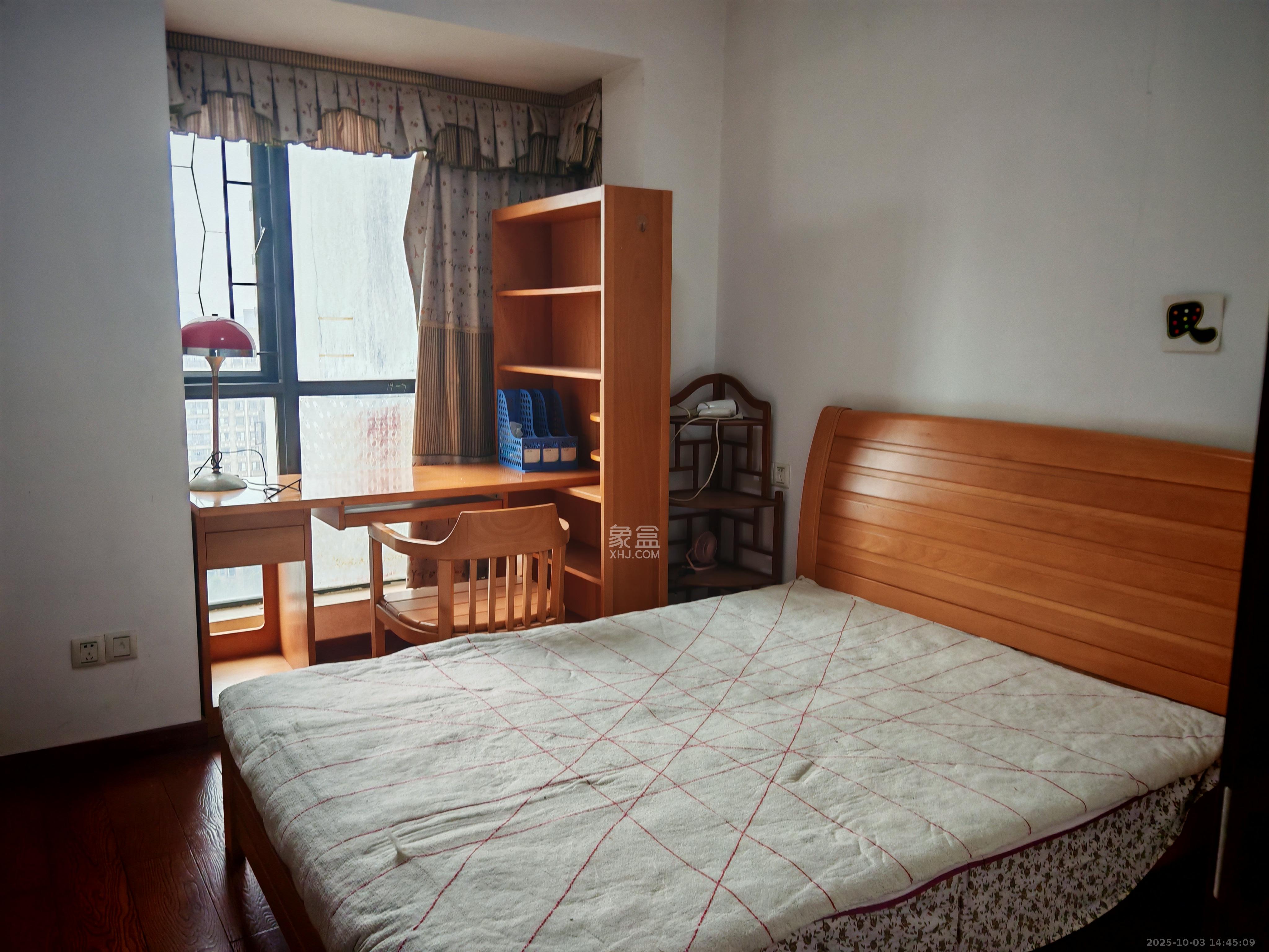 莱茵城  3室2厅2卫    2300.0元/月室内图