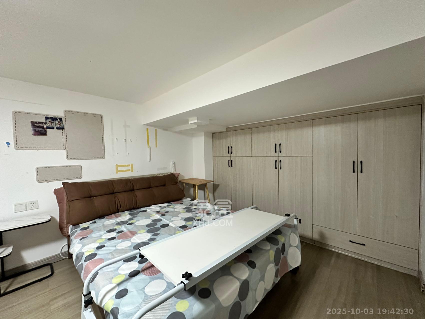 裕天国际商汇中心 1室1厅1卫 1400.0元/月 裕天国际商汇中心 1室1厅1卫 1400.0元/月室内图