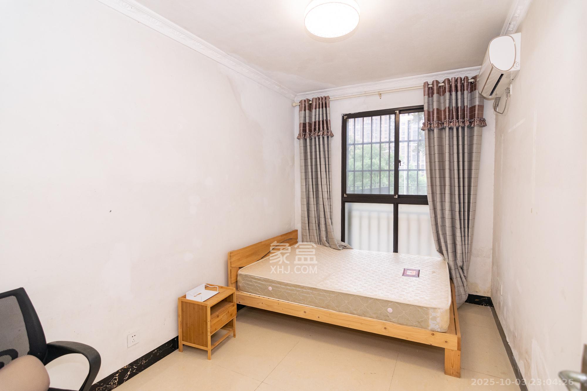 新城国际花都  3室2厅2卫    68.0万卧室