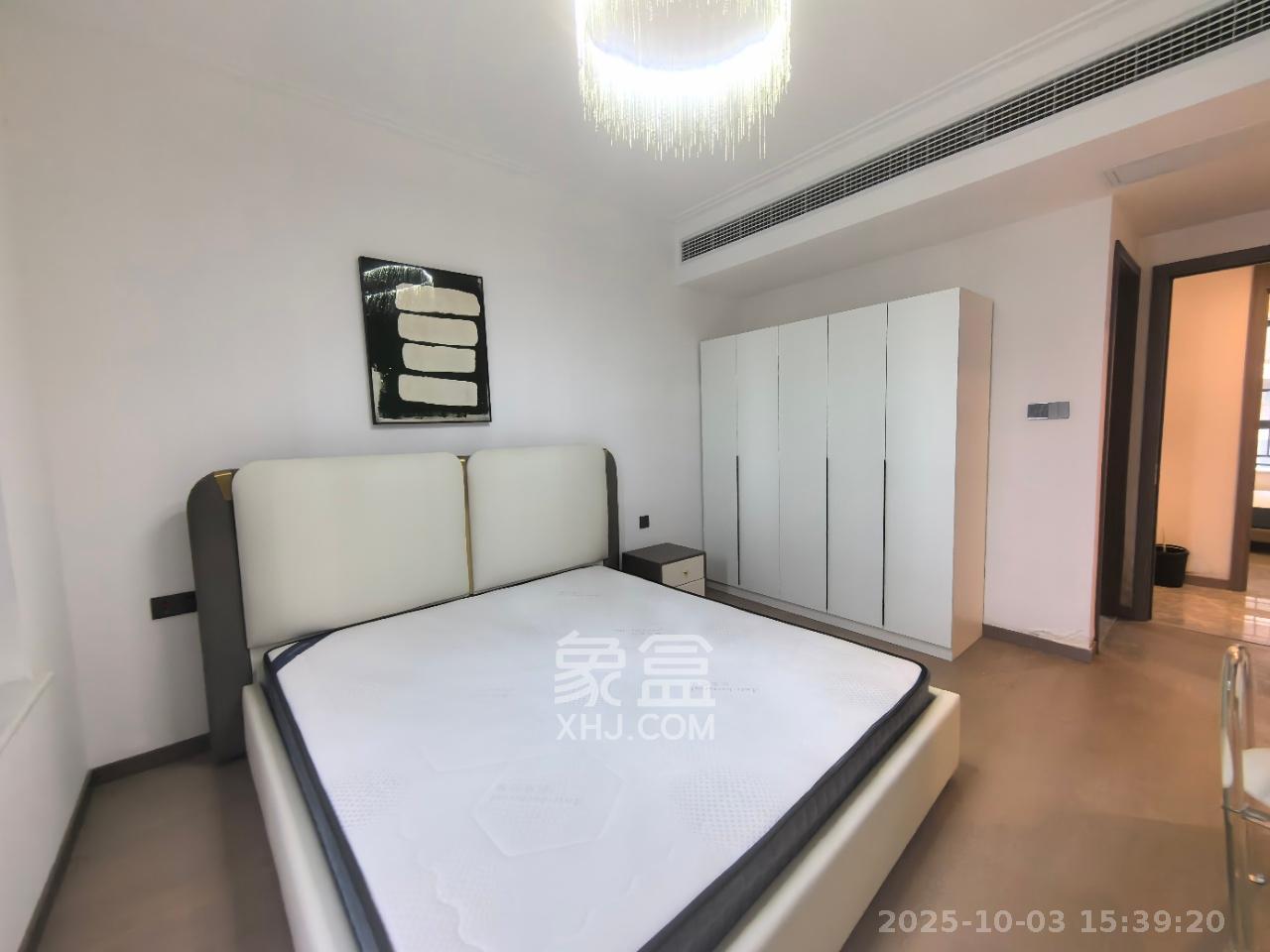 绿地V岛  4室2厅2卫   4300.00元/月室内图
