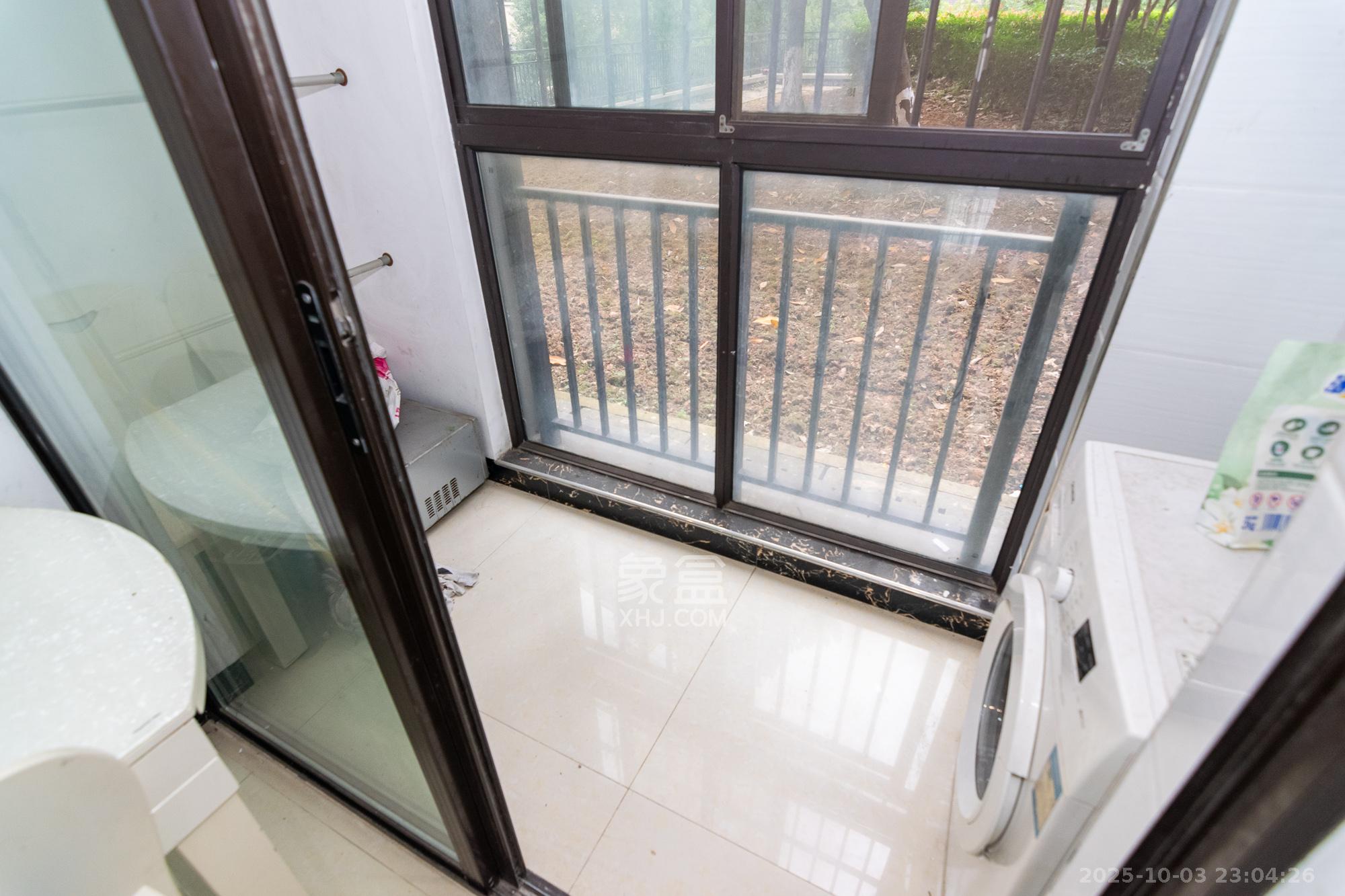 新城国际花都 3室2厅2卫 68.0万 新城国际花都 3室2厅2卫 68.0万阳台