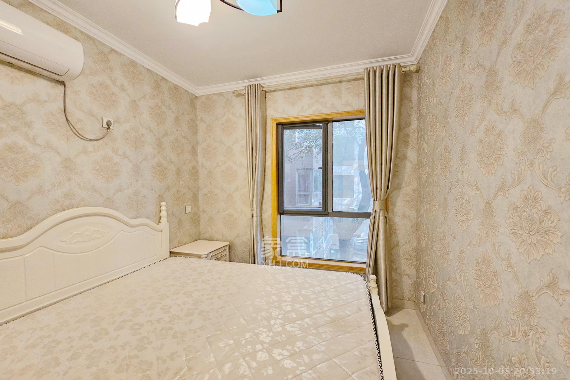 融科檀香山(融科紫檀、香山国际) 2室2厅1卫 85.0万 融科檀香山(融科紫檀、香山国际) 2室2厅1卫 85.0万卧室