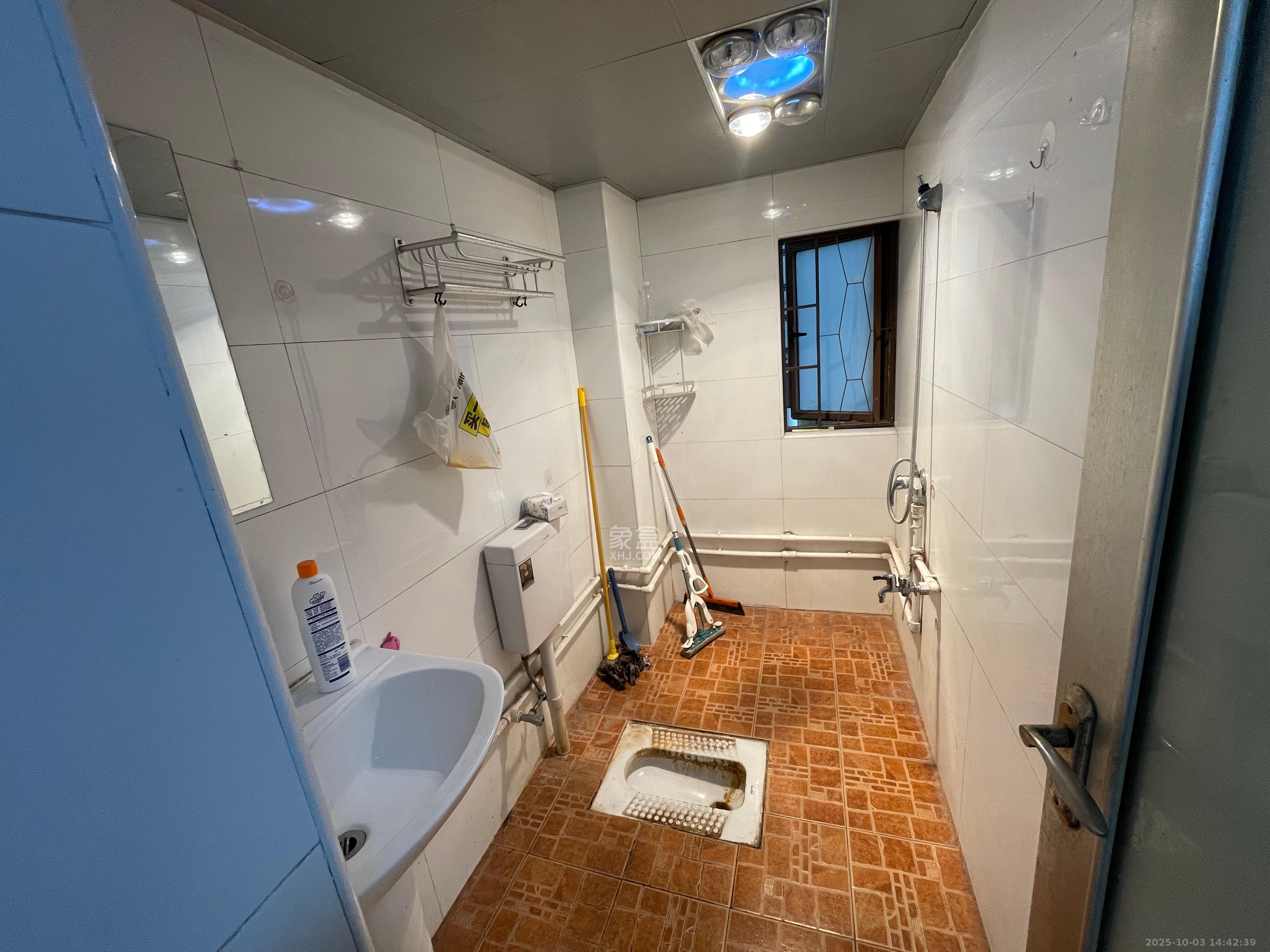 高信向日葵 3室2厅2卫 2500.0元/月 高信向日葵 3室2厅2卫 2500.0元/月室内图