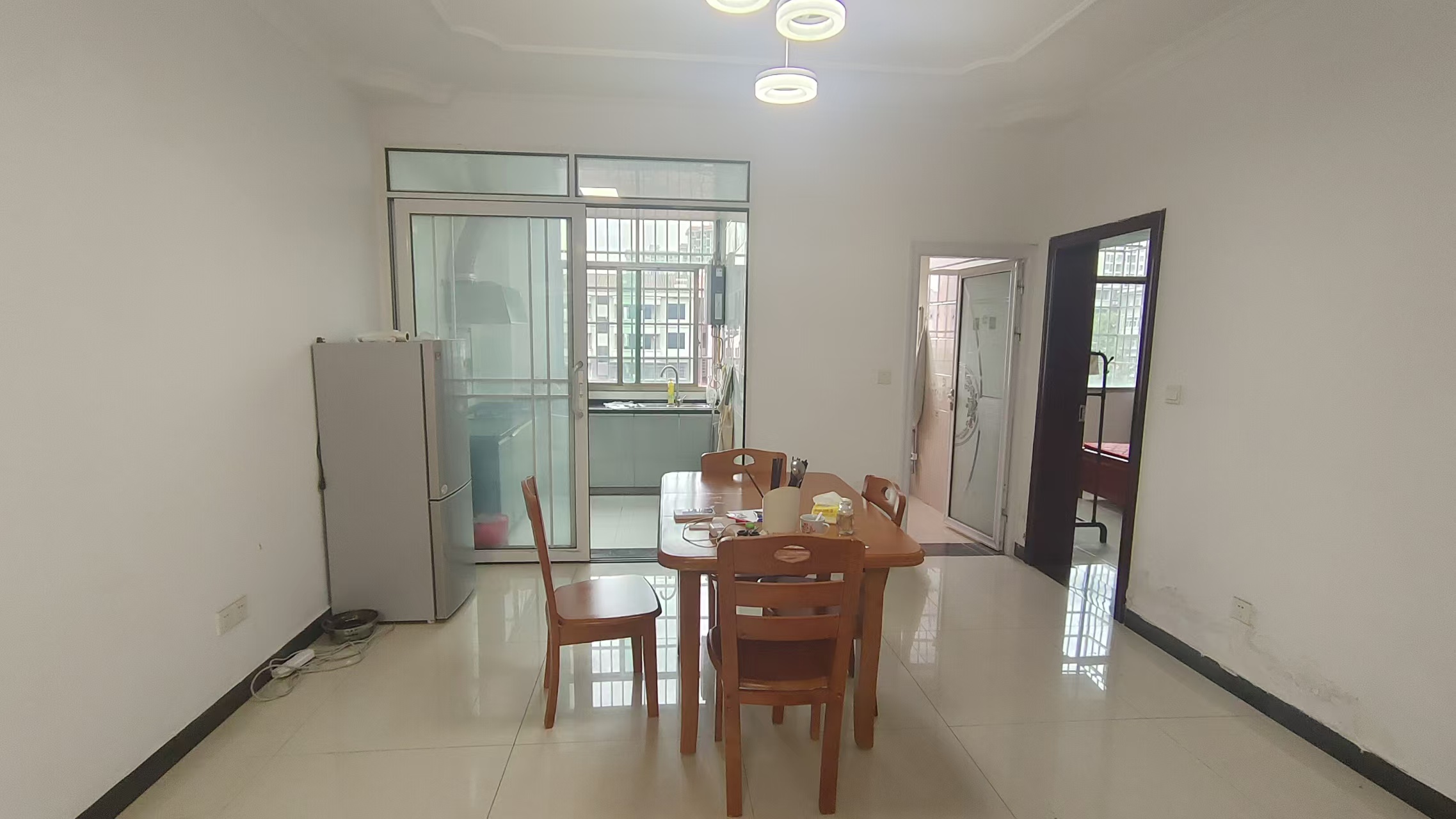 应电家园  3室2厅1卫    1000.0元/月室内图