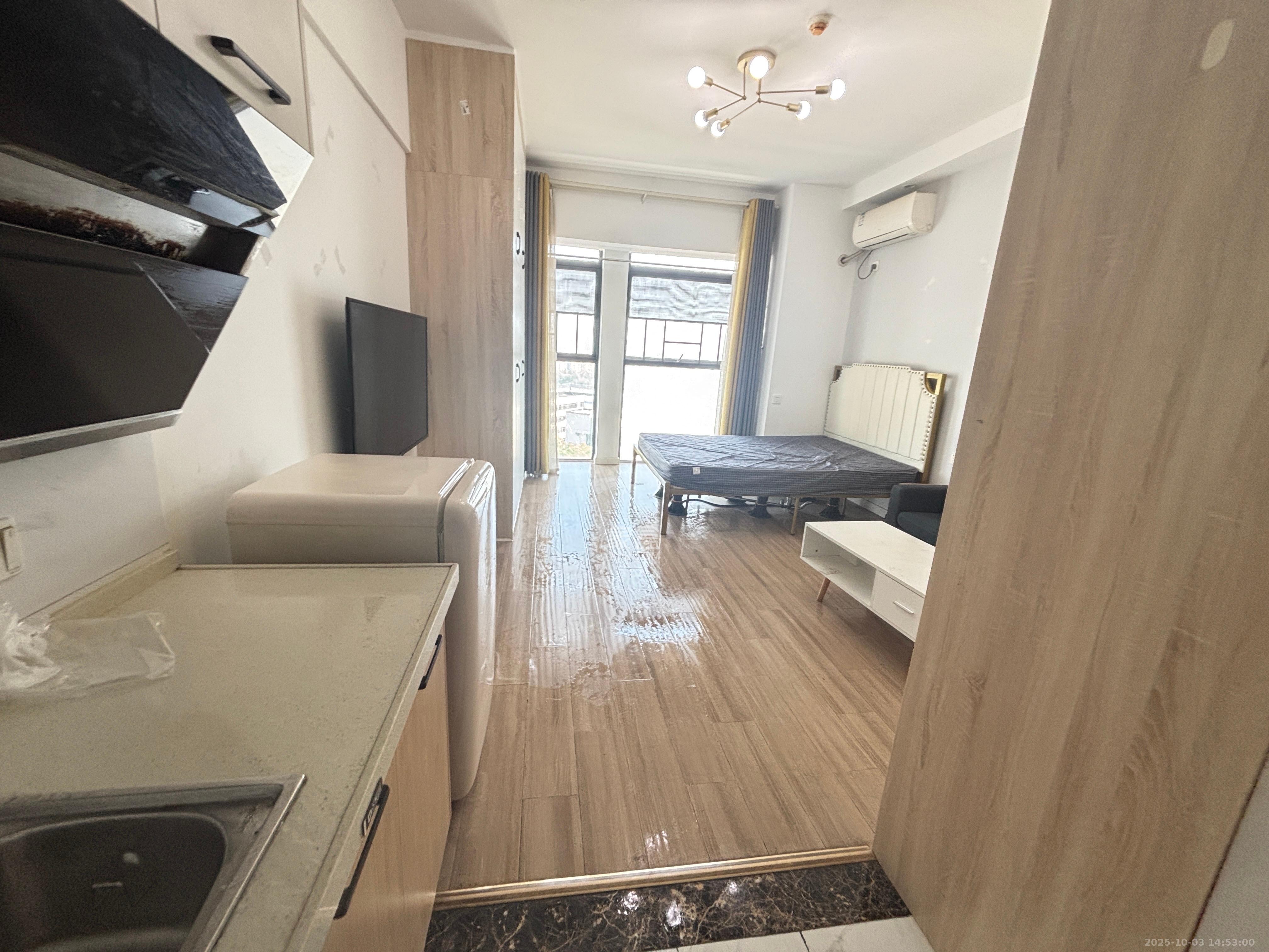 五峰国际  1室1厅1卫    1400.0元/月