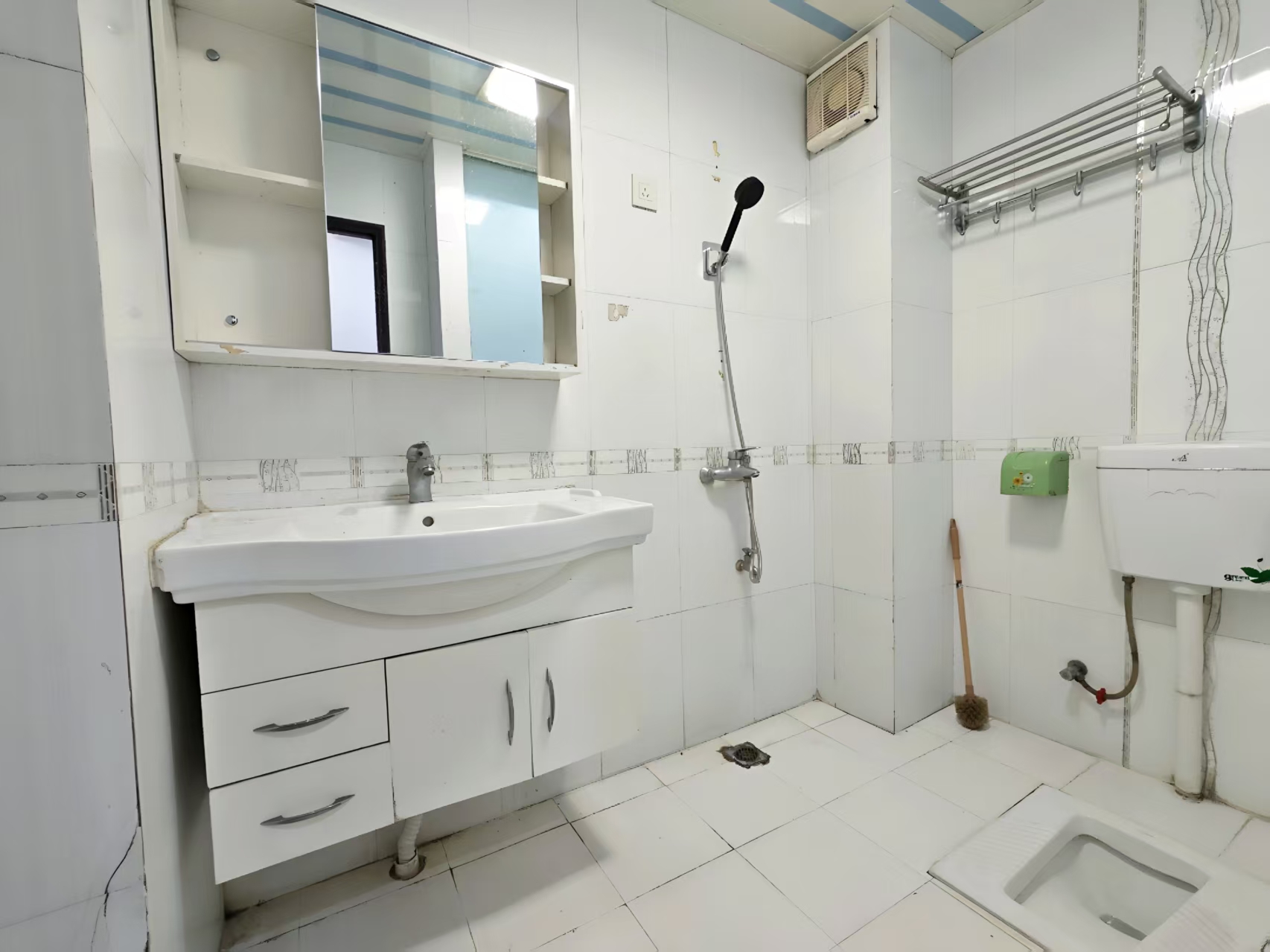 南亚广场 3室2厅2卫 2600.0元/月 南亚广场 3室2厅2卫 2600.0元/月室内图