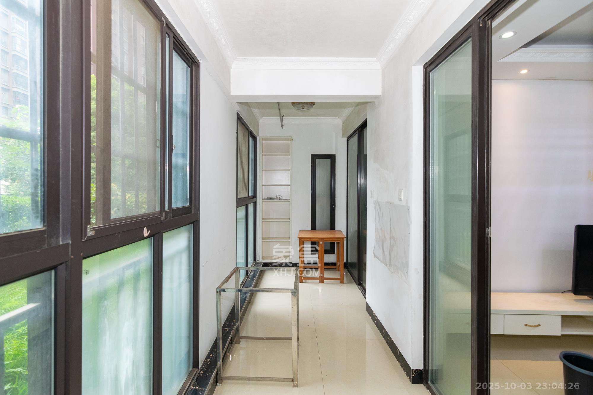 新城国际花都  3室2厅2卫    68.0万阳台