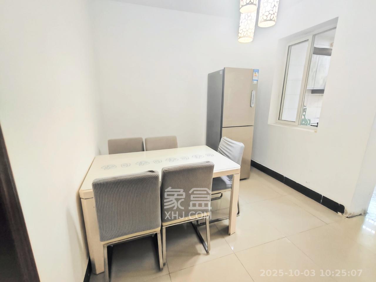 枫林美景  2室2厅1卫   2300.00元/月室内图