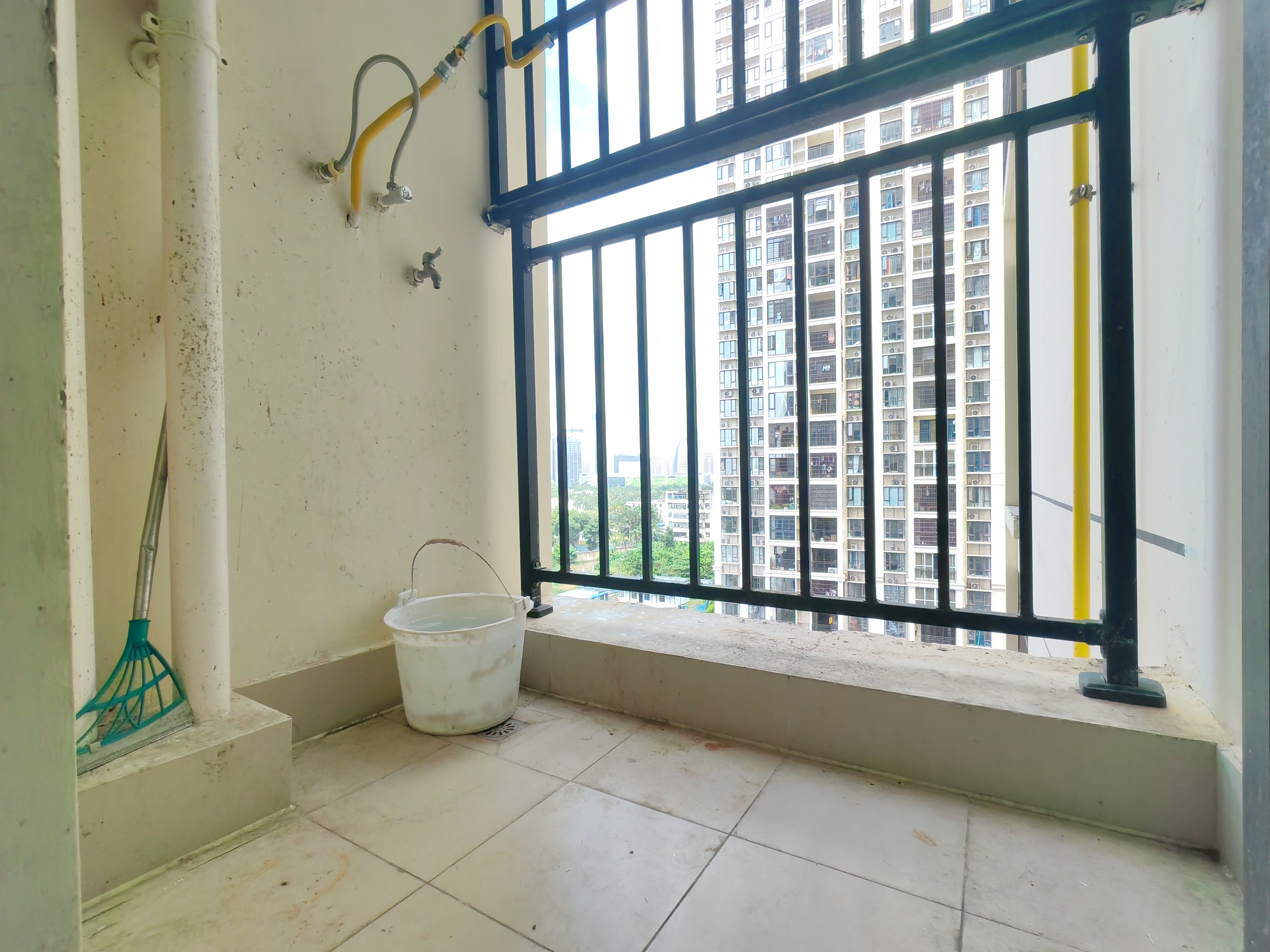 中交怡湖雅苑 4室2厅2卫 3200.0元/月 中交怡湖雅苑 4室2厅2卫 3200.0元/月室内图