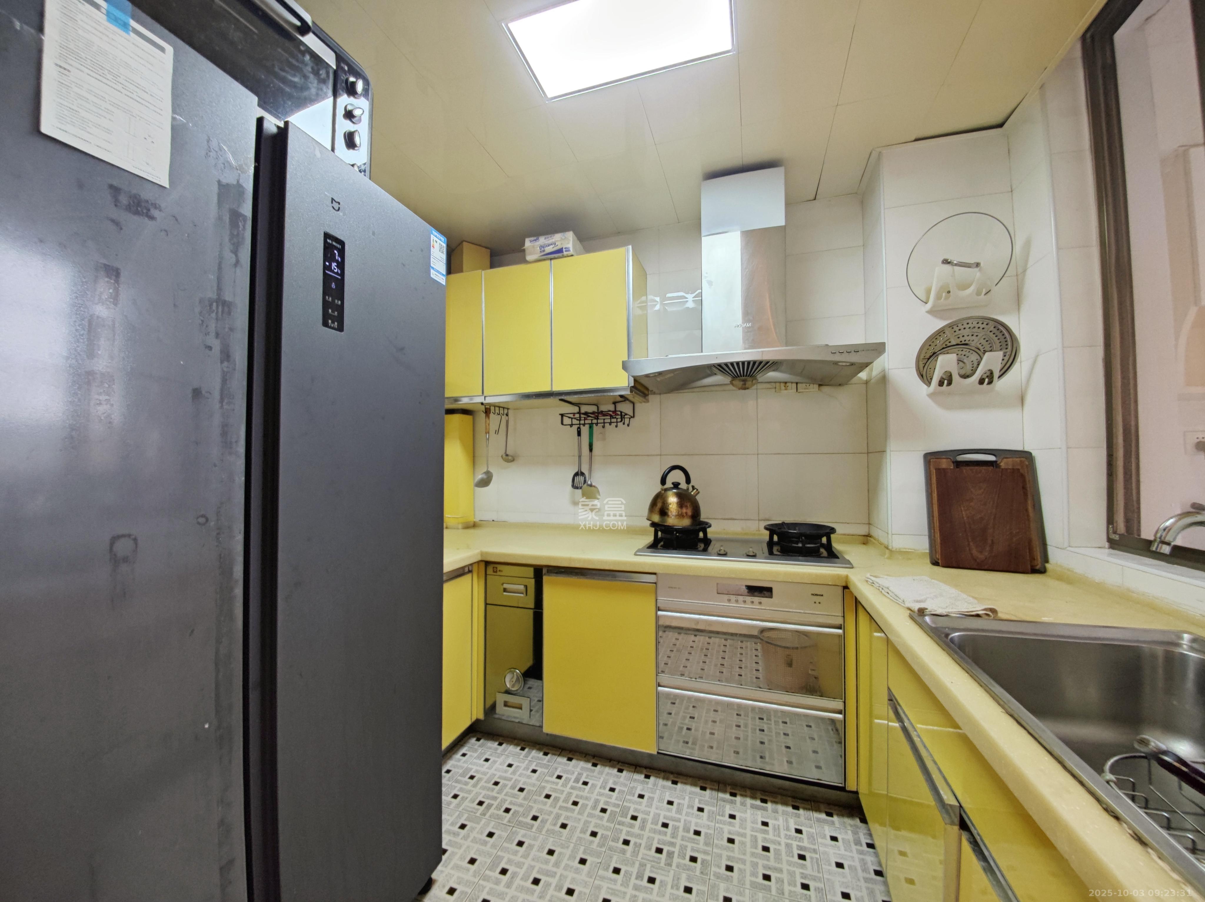 金色比华利 1室2厅1卫 2300.0元/月 金色比华利 1室2厅1卫 2300.0元/月室内图