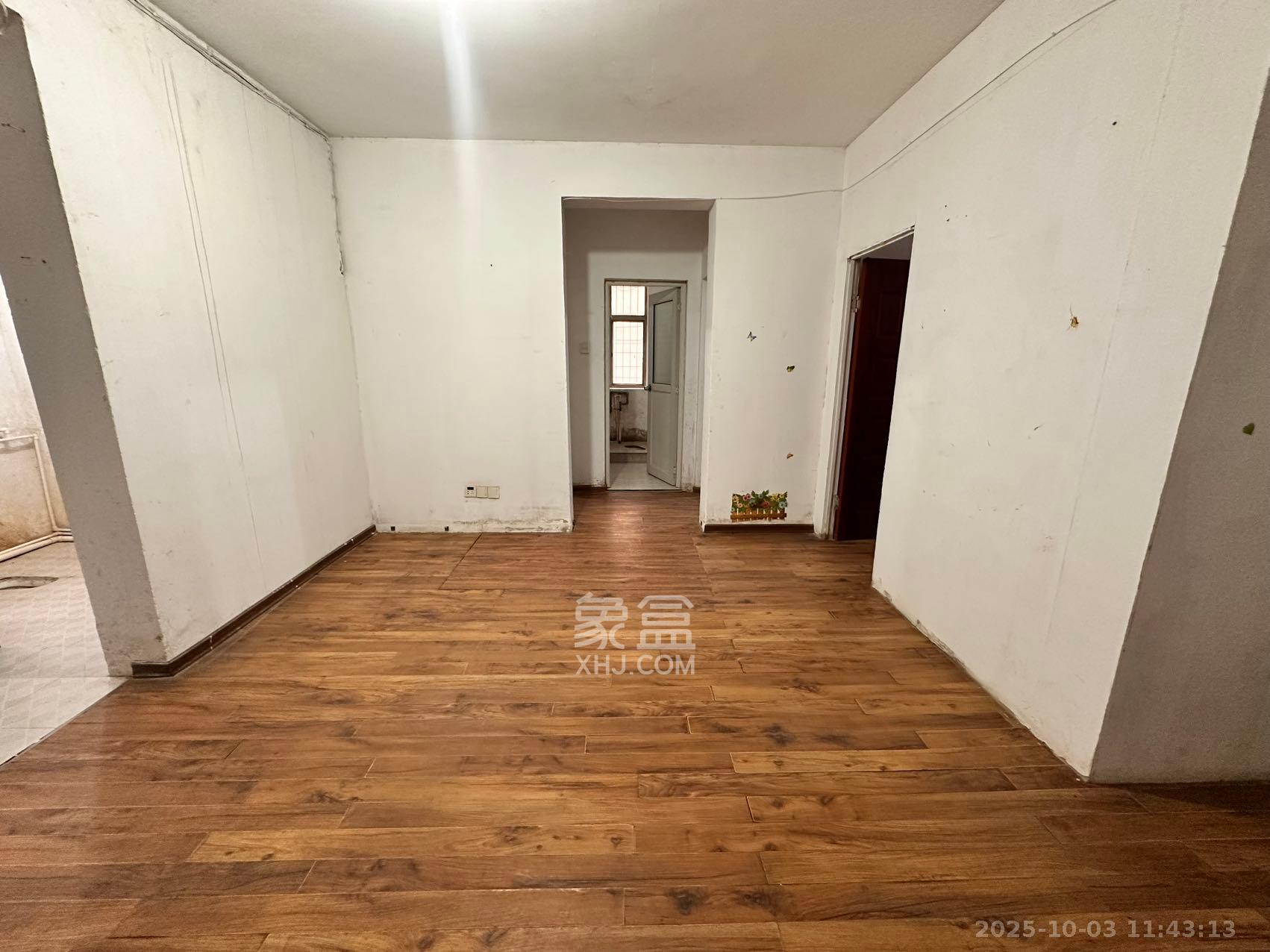 省军区宿舍  3室1厅1卫    2800.0元/月室内图1