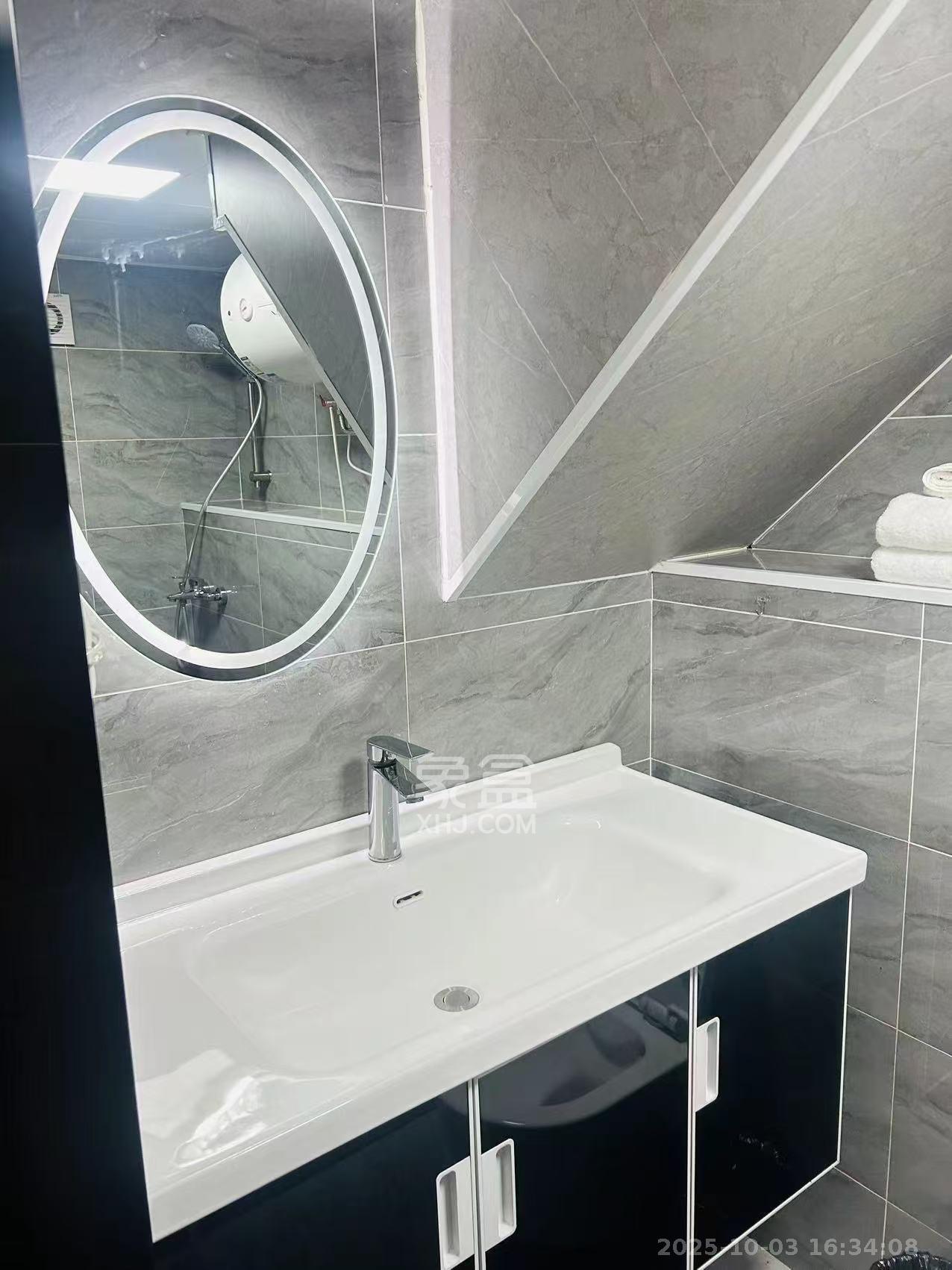 越秀悦湖台  2室1厅1卫    2700.0元/月室内图