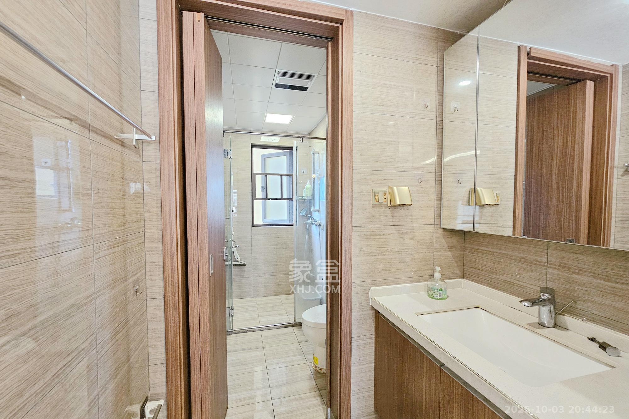 阳光城尚东湾蓝莓苑 4室2厅2卫 155.0万 阳光城尚东湾蓝莓苑 4室2厅2卫 155.0万其他