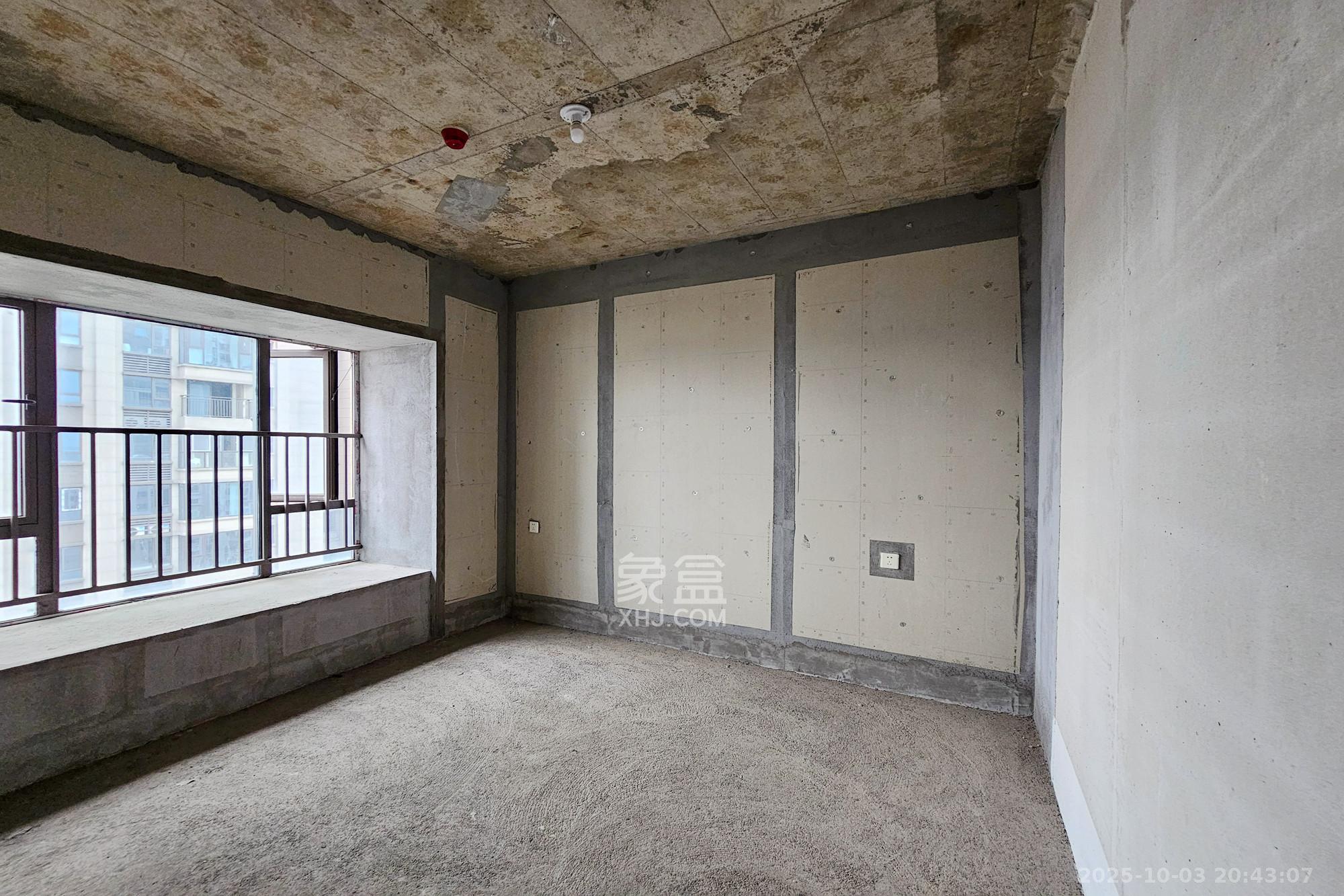 阳光城尚东湾凌云府  4室2厅2卫    130.0万卧室