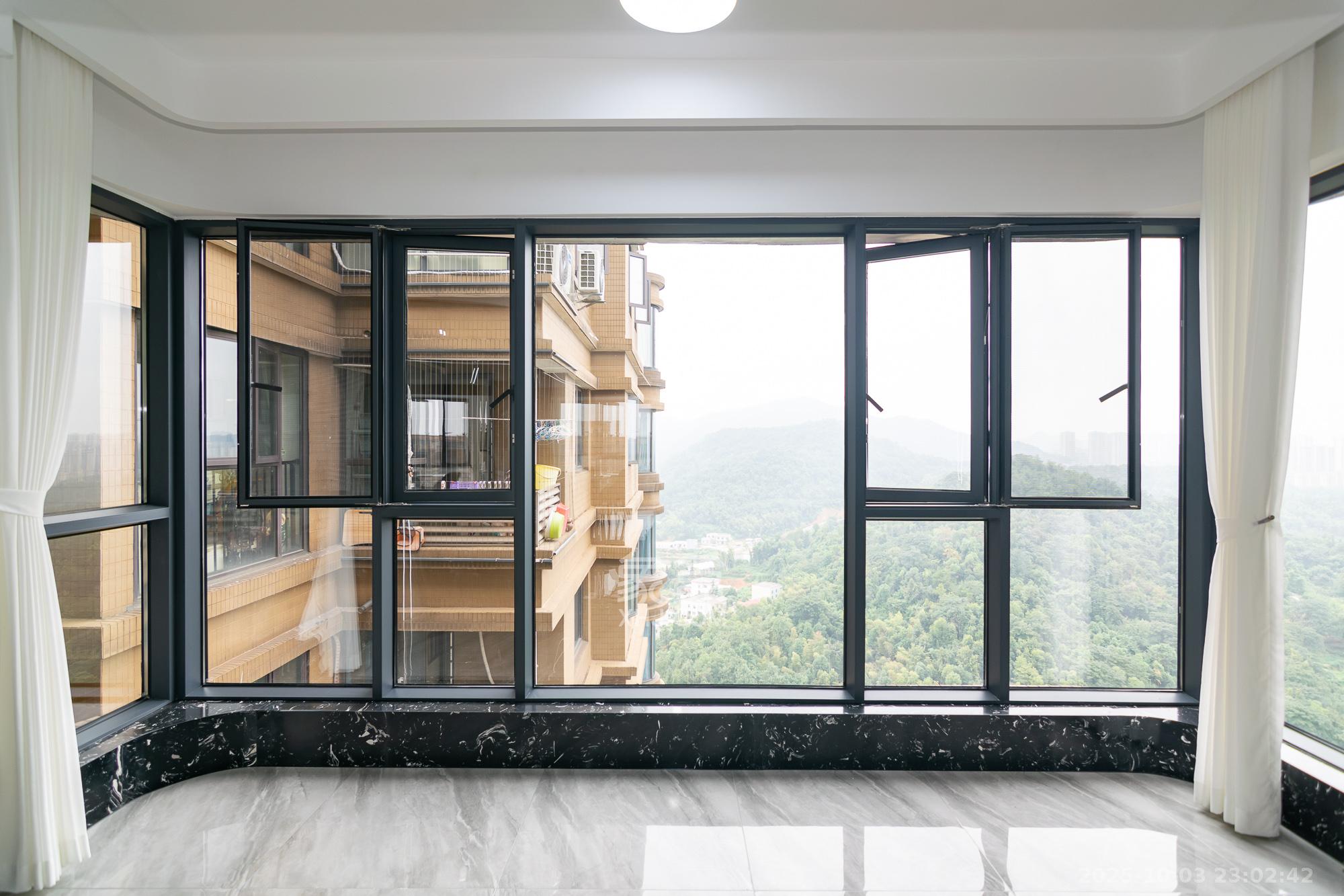 润和美郡（润和紫郡五期）  4室2厅2卫    132.8万阳台