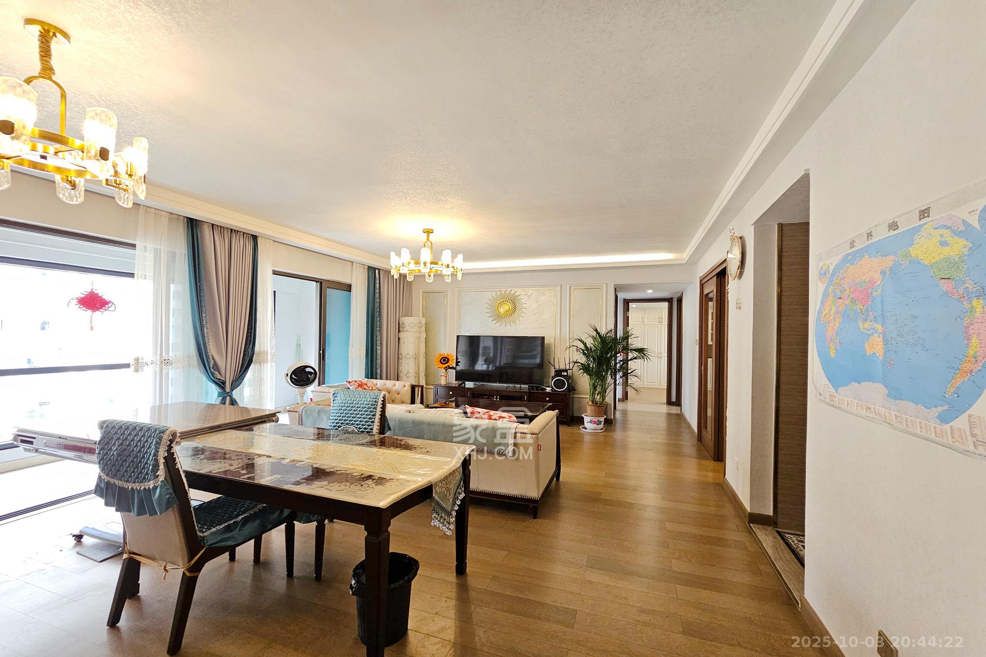 阳光城尚东湾蓝莓苑 4室2厅2卫 155.0万 阳光城尚东湾蓝莓苑 4室2厅2卫 155.0万客厅