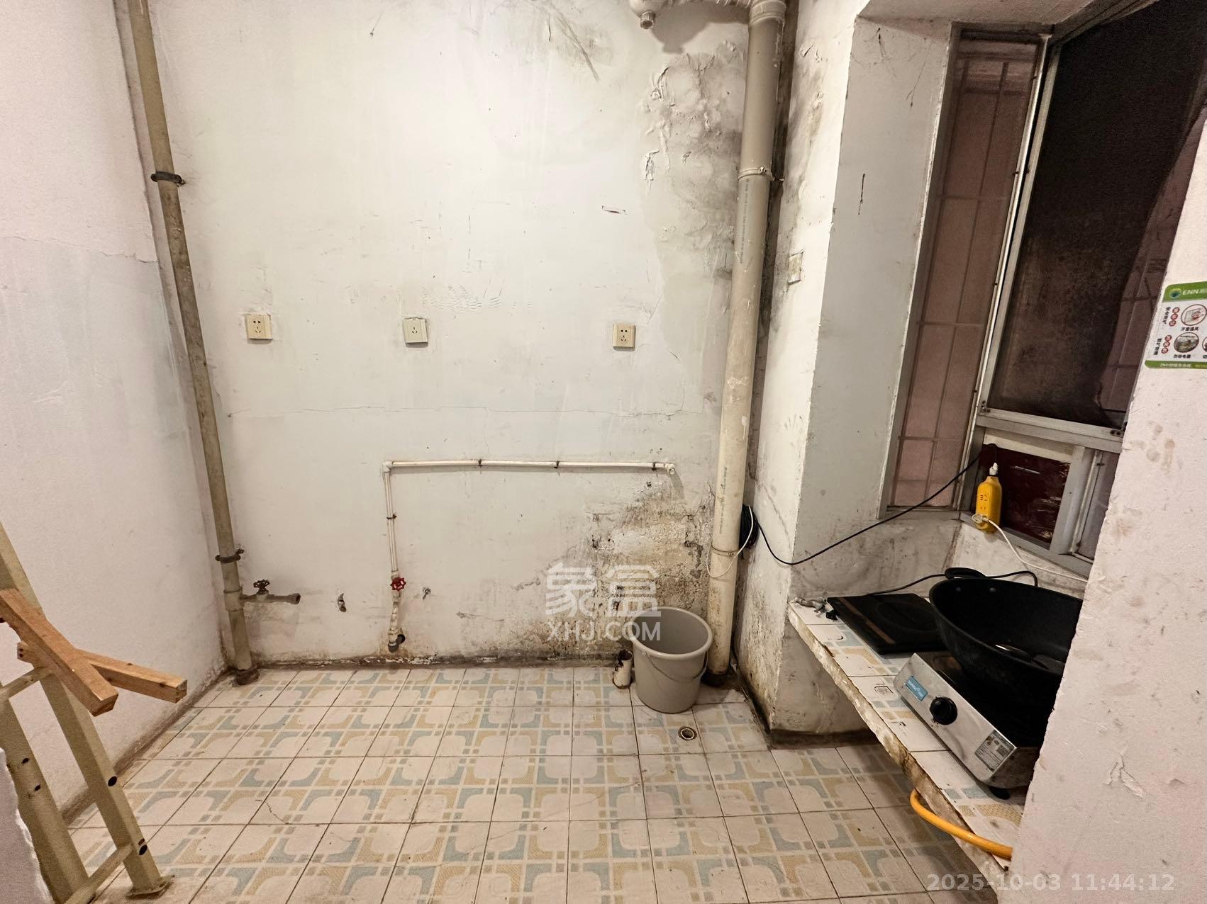 省军区宿舍  3室1厅1卫    2800.0元/月室内图