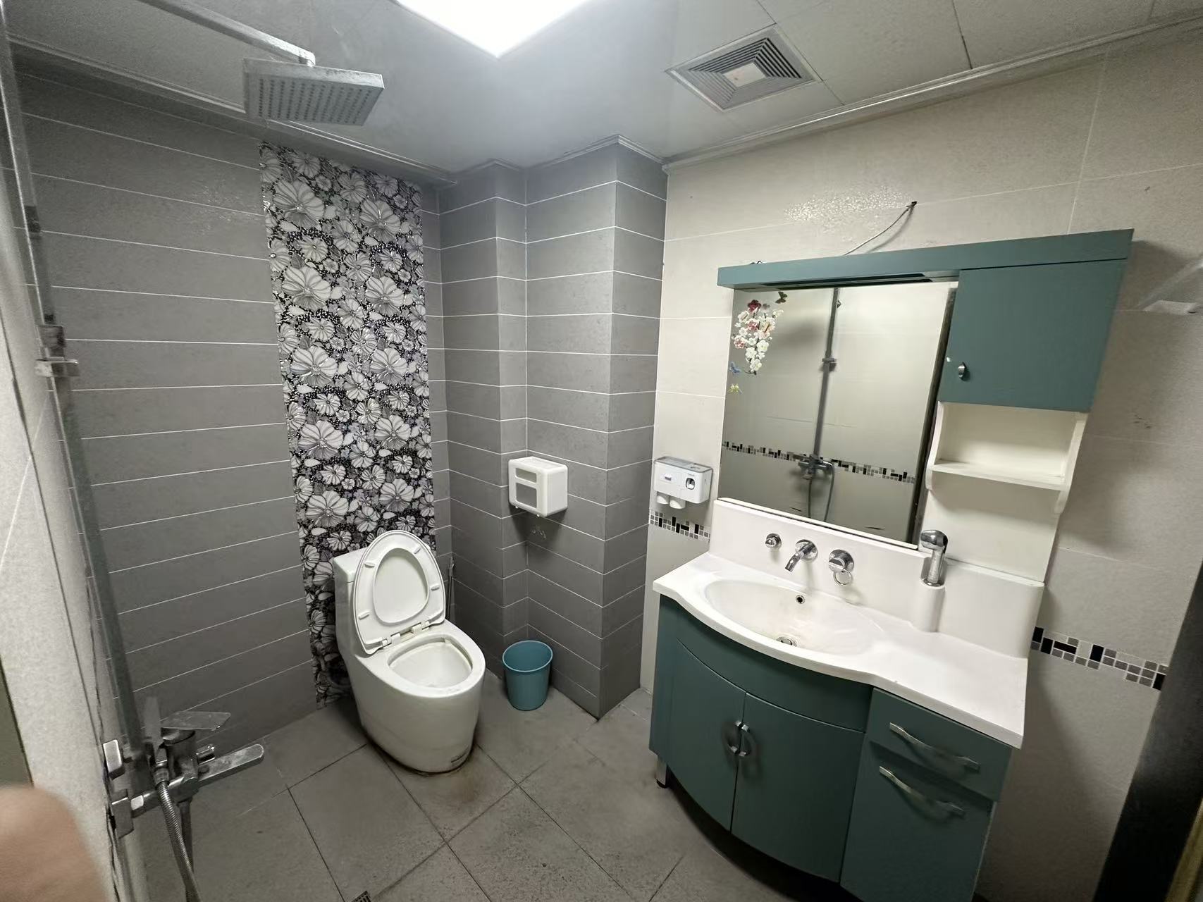 天龙湾小区 3室2厅2卫 2600.0元/月 天龙湾小区 3室2厅2卫 2600.0元/月室内图