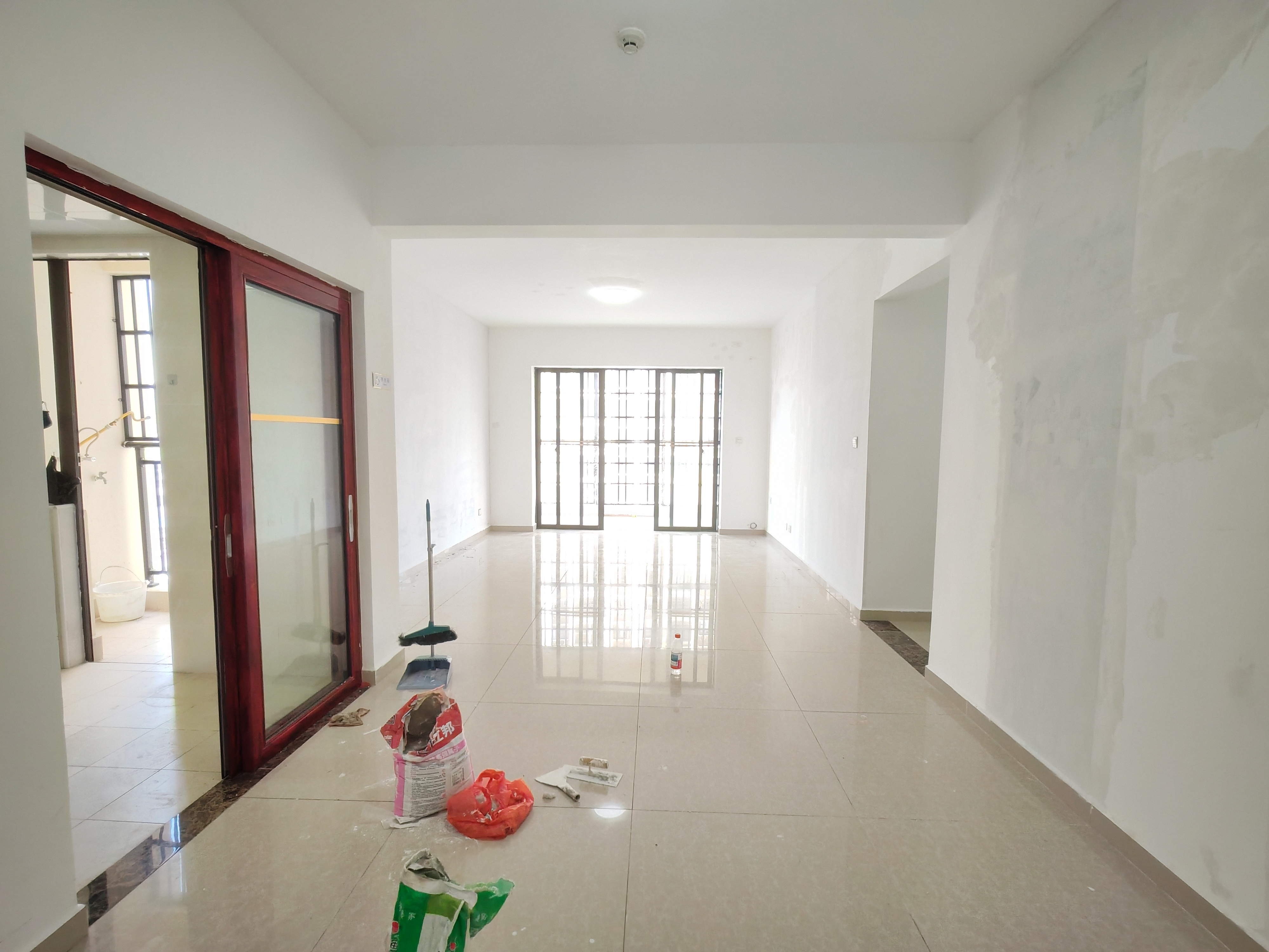 中交怡湖雅苑 4室2厅2卫 3200.0元/月 中交怡湖雅苑 4室2厅2卫 3200.0元/月室内图