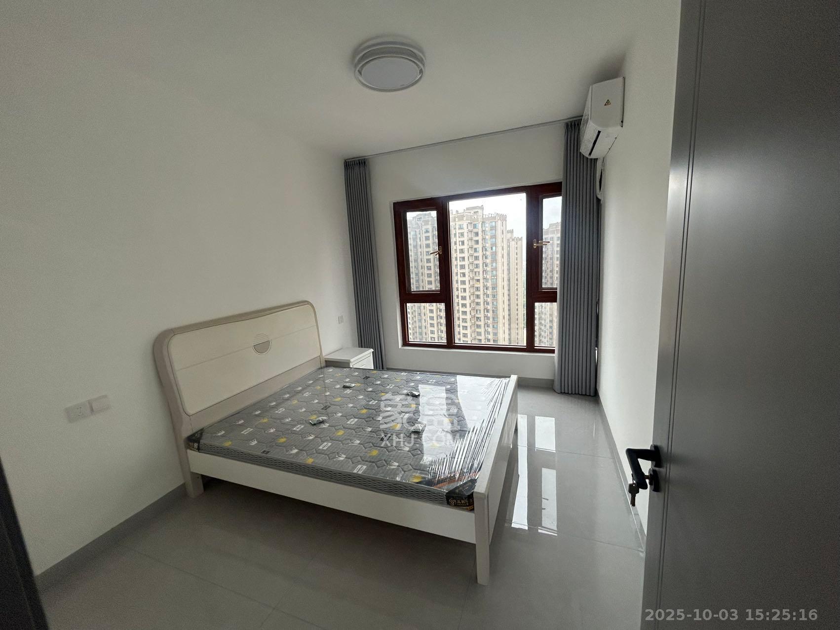 天麓尚层  4室2厅2卫    2800.0元/月室内图