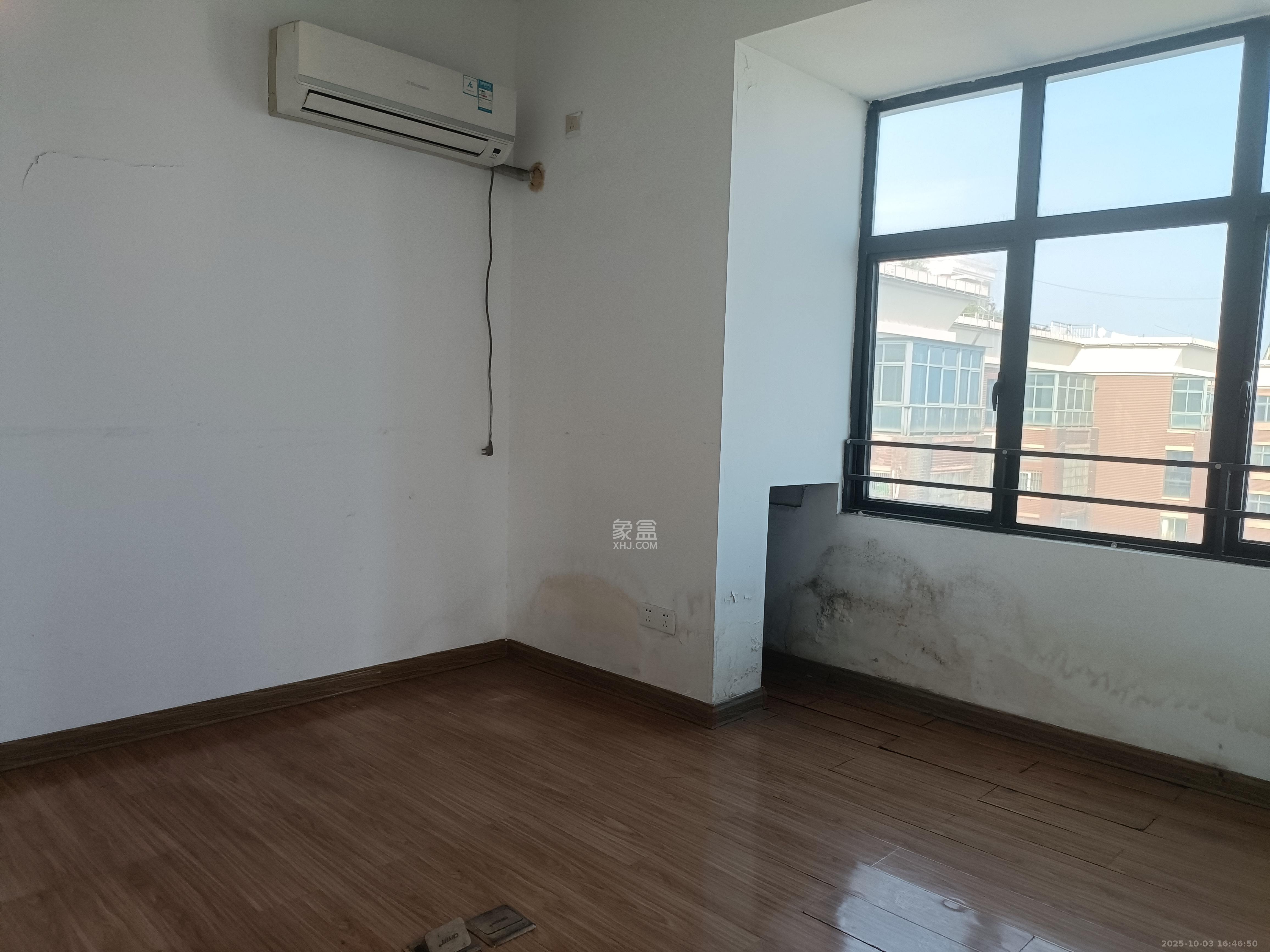 尚城  1室2厅1卫    1800.0元/月室内图