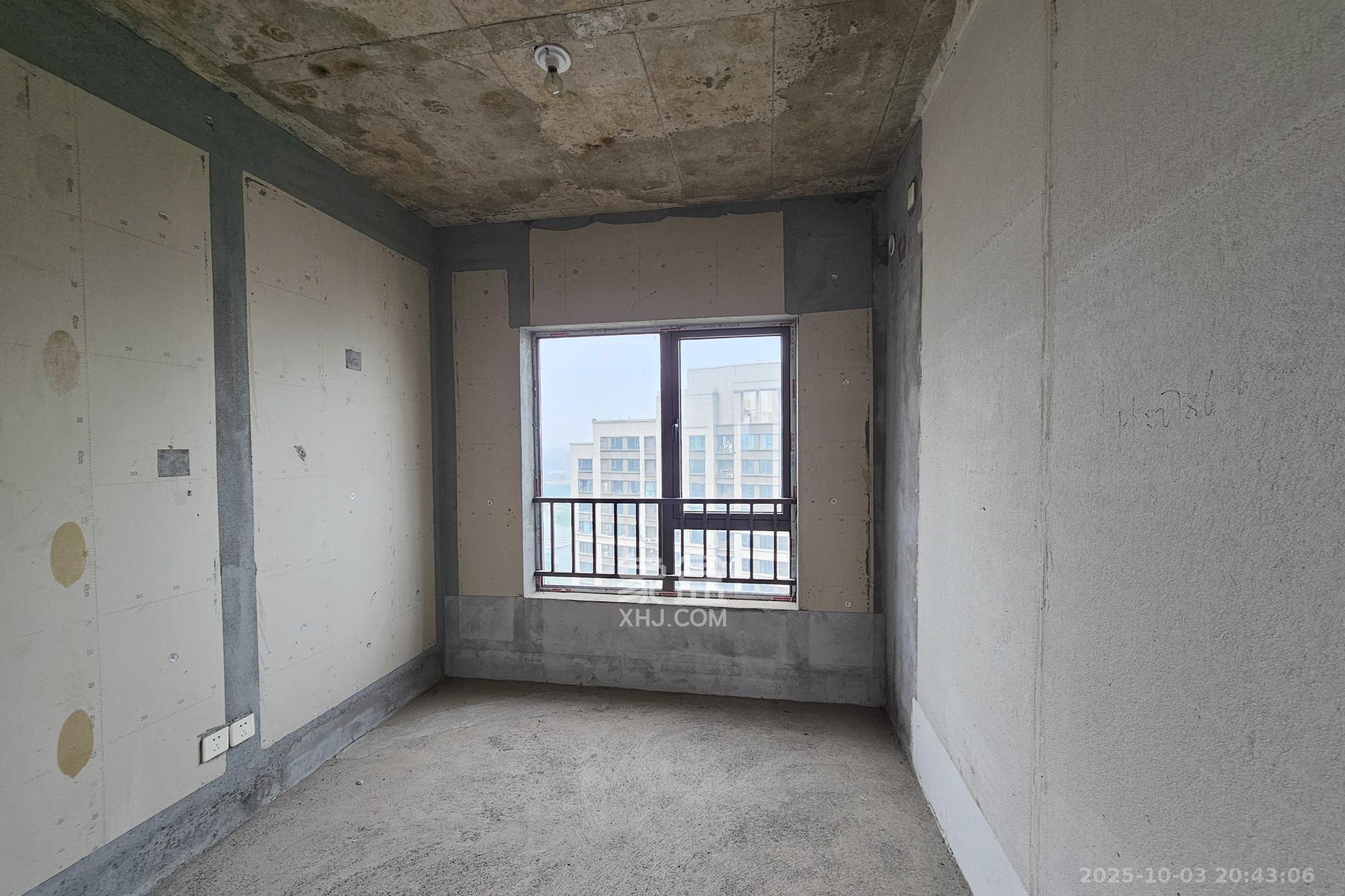 阳光城尚东湾凌云府  4室2厅2卫    130.0万卧室