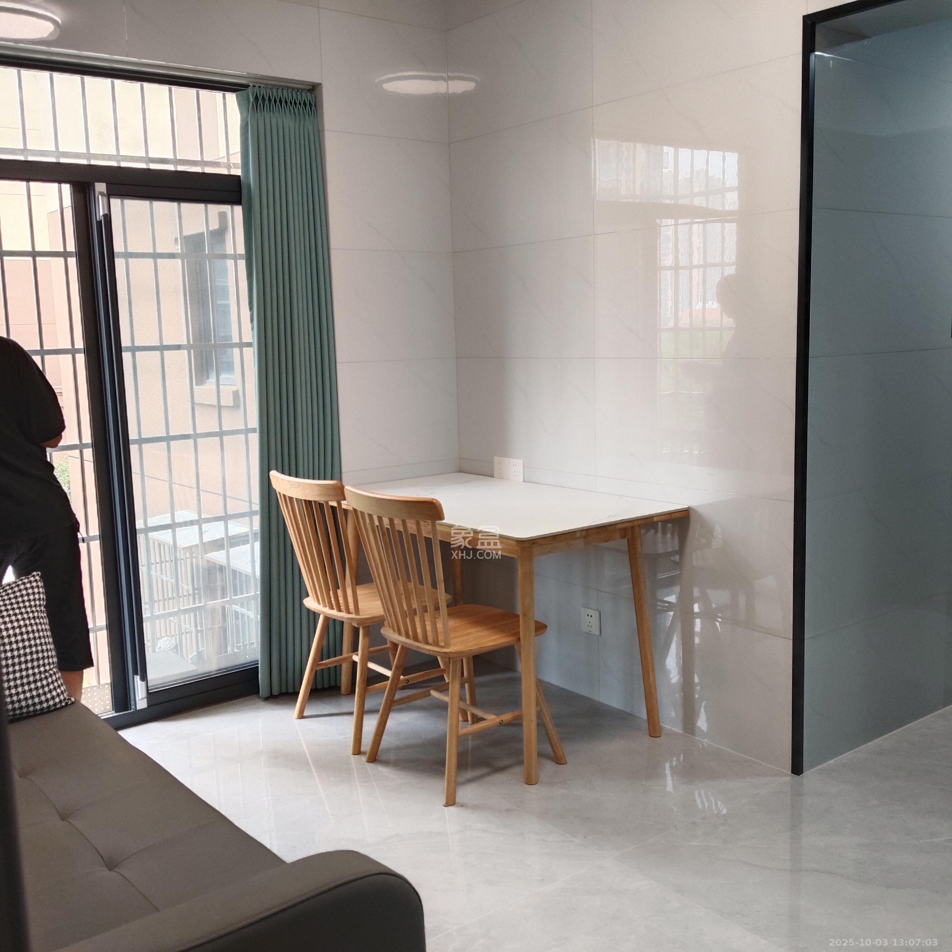 和润园三期 1室1厅1卫 1700.00元/月 和润园三期 1室1厅1卫 1700.00元/月室内图