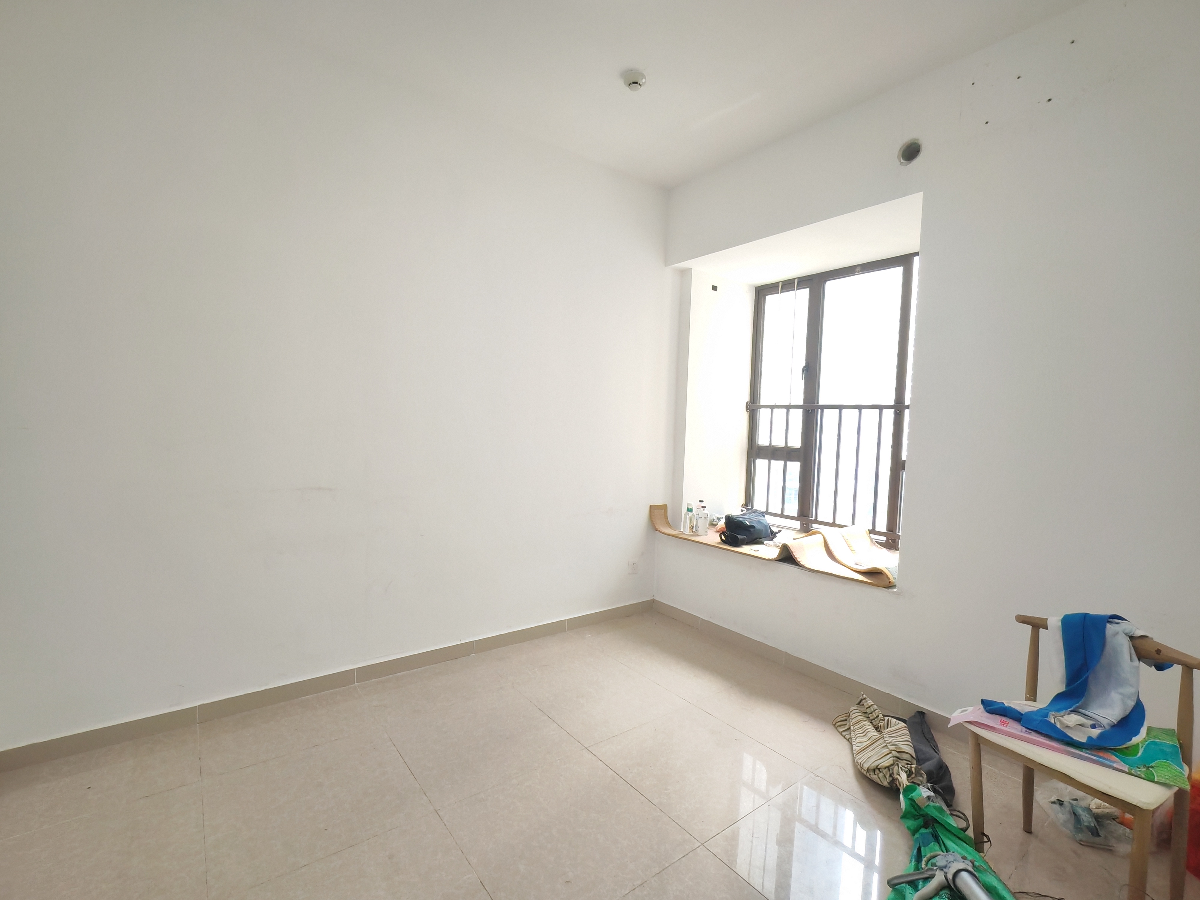 中交怡湖雅苑 4室2厅2卫 3200.0元/月 中交怡湖雅苑 4室2厅2卫 3200.0元/月室内图