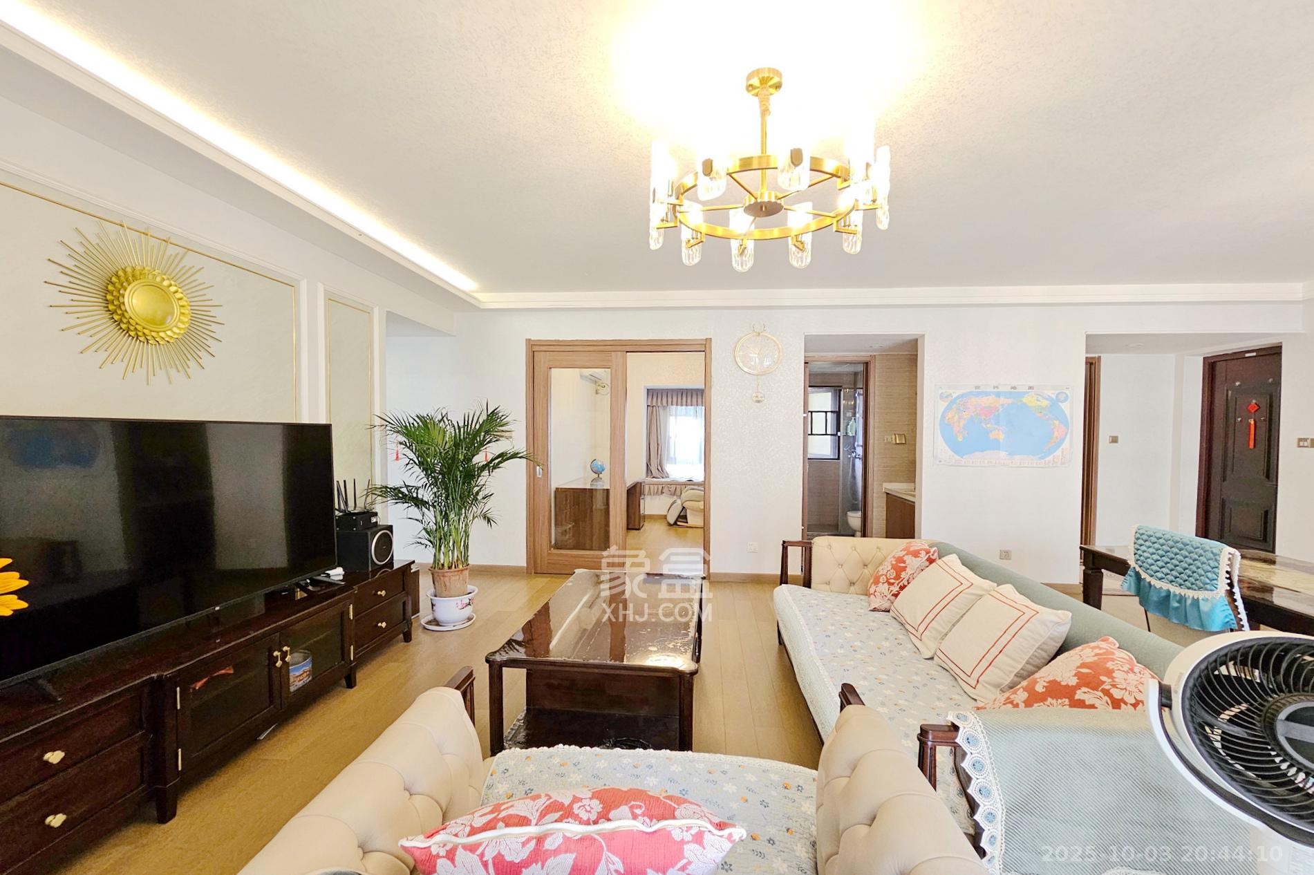 阳光城尚东湾蓝莓苑 4室2厅2卫 155.0万 阳光城尚东湾蓝莓苑 4室2厅2卫 155.0万卧室