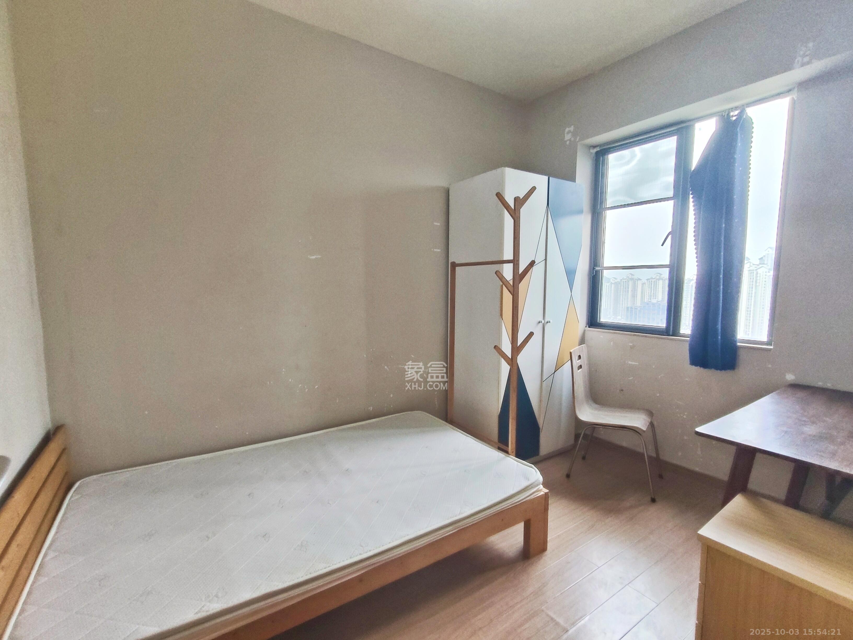 麓谷小镇  3室2厅1卫    2100.0元/月室内图