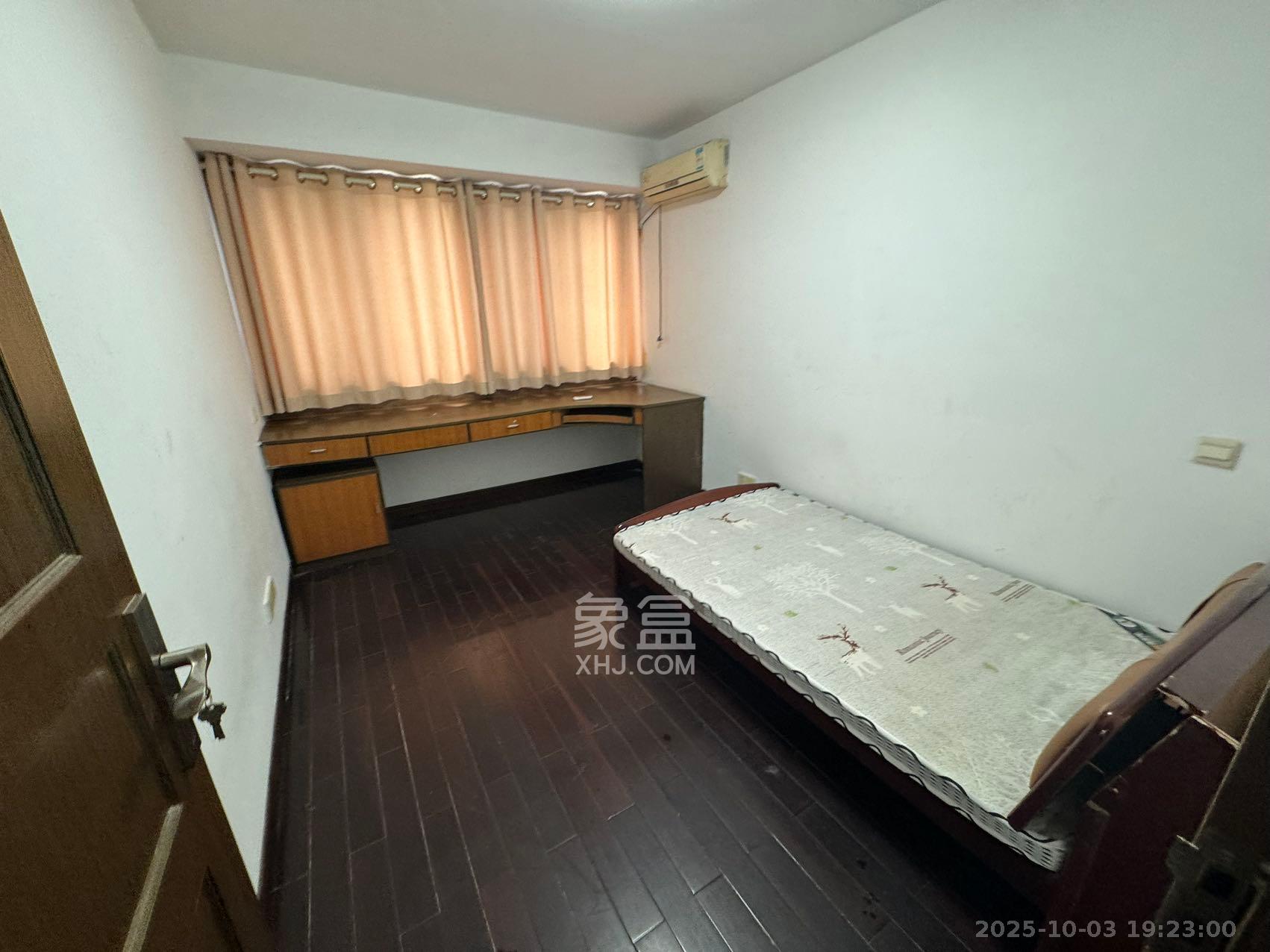 学宫街商住楼  3室2厅2卫    2400.0元/月室内图