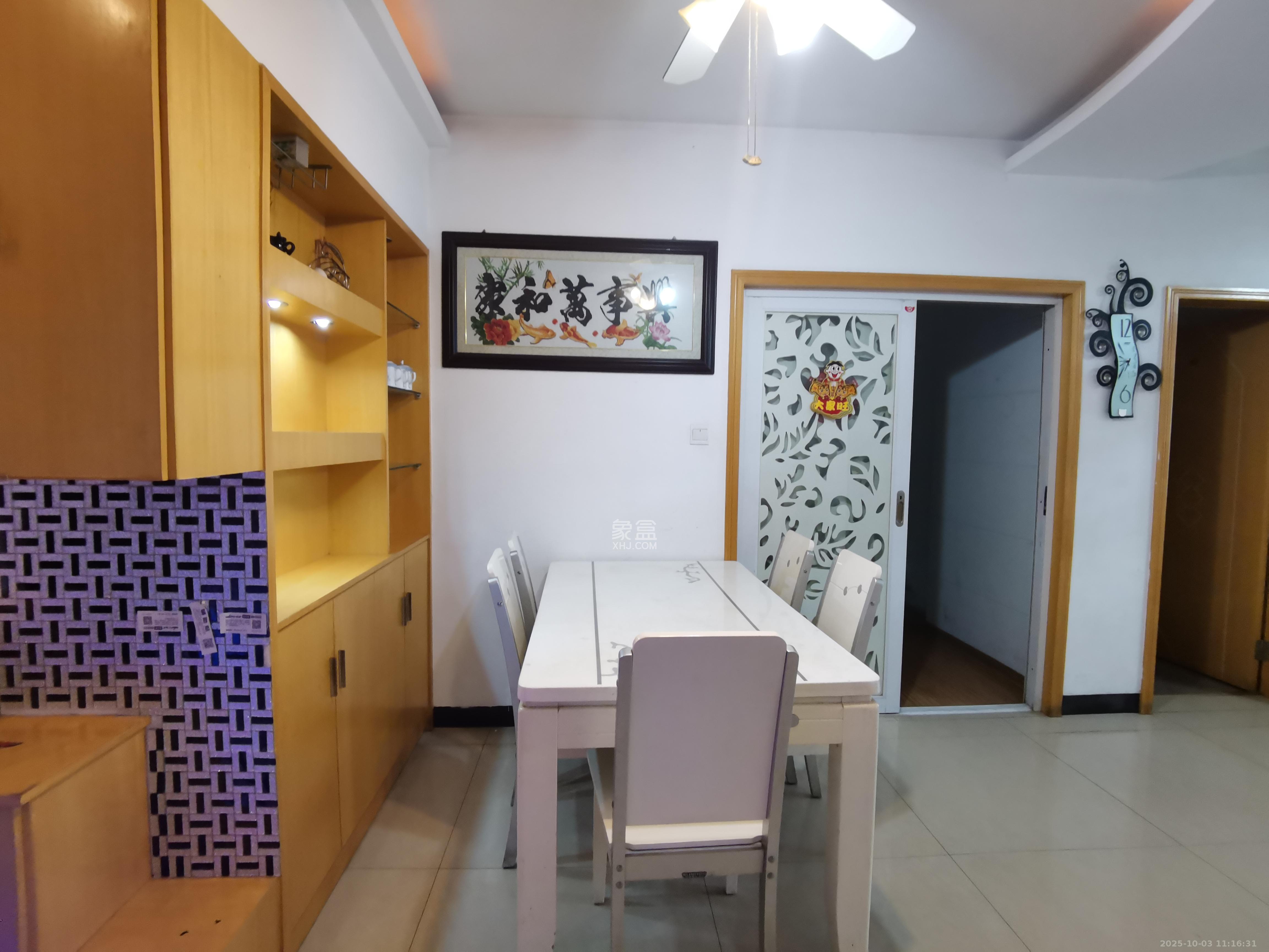 三一街区 4室2厅2卫 2200.0元/月 三一街区 4室2厅2卫 2200.0元/月室内图