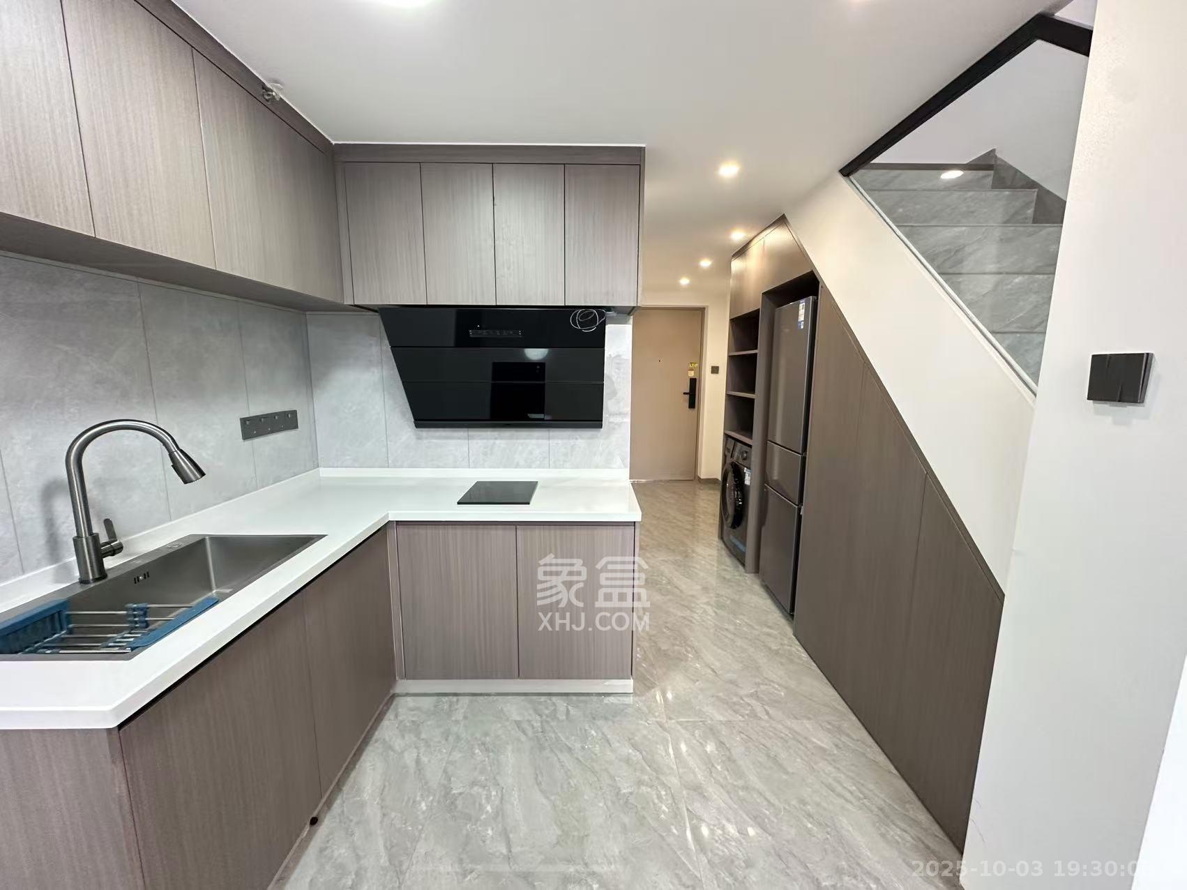 保利中环广场(保利中悦苑) 1室1厅1卫 2600.0元/月 保利中环广场(保利中悦苑) 1室1厅1卫 2600.0元/月室内图