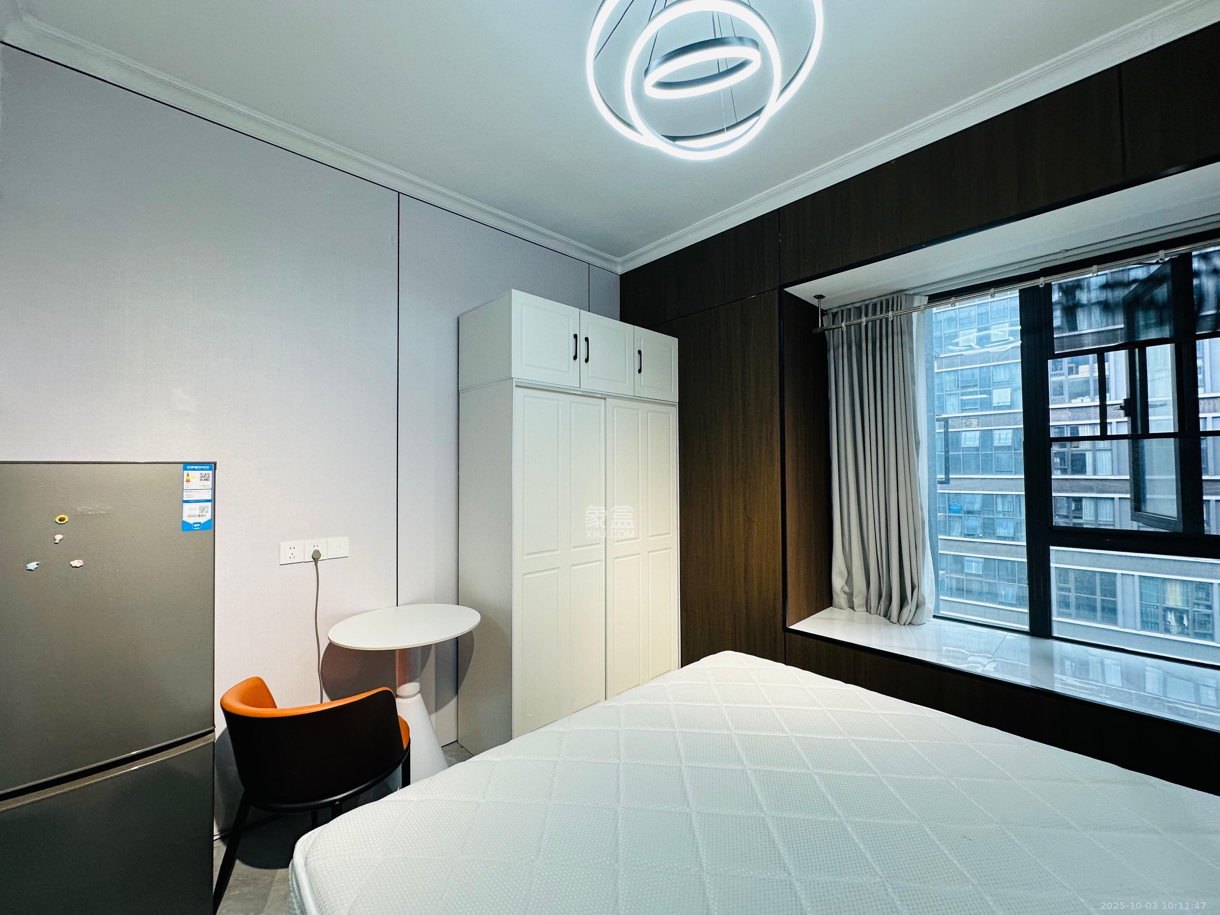 龙湖铂金岛  1室1厅1卫    1500.0元/月室内图